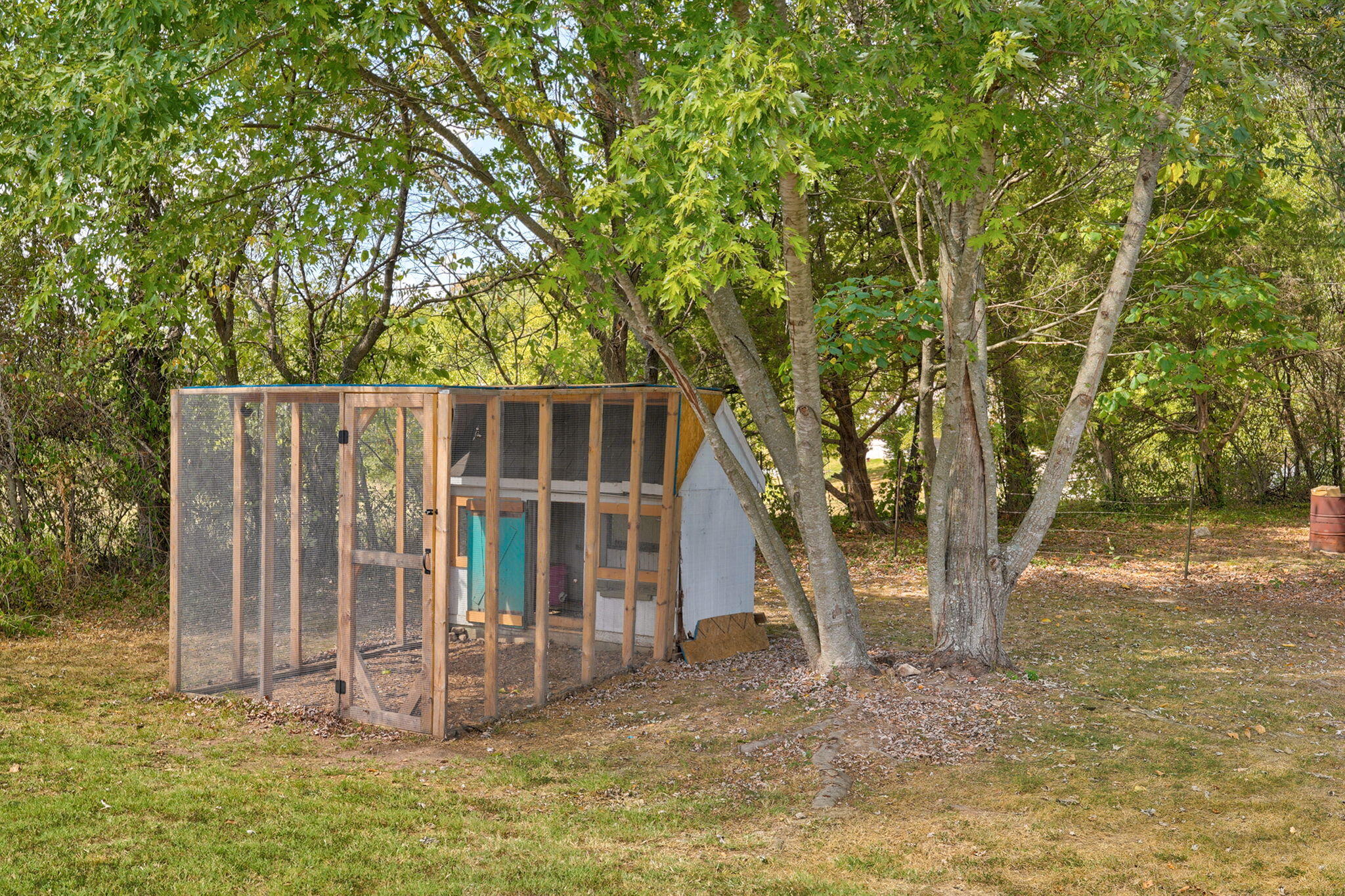 main property photo 28