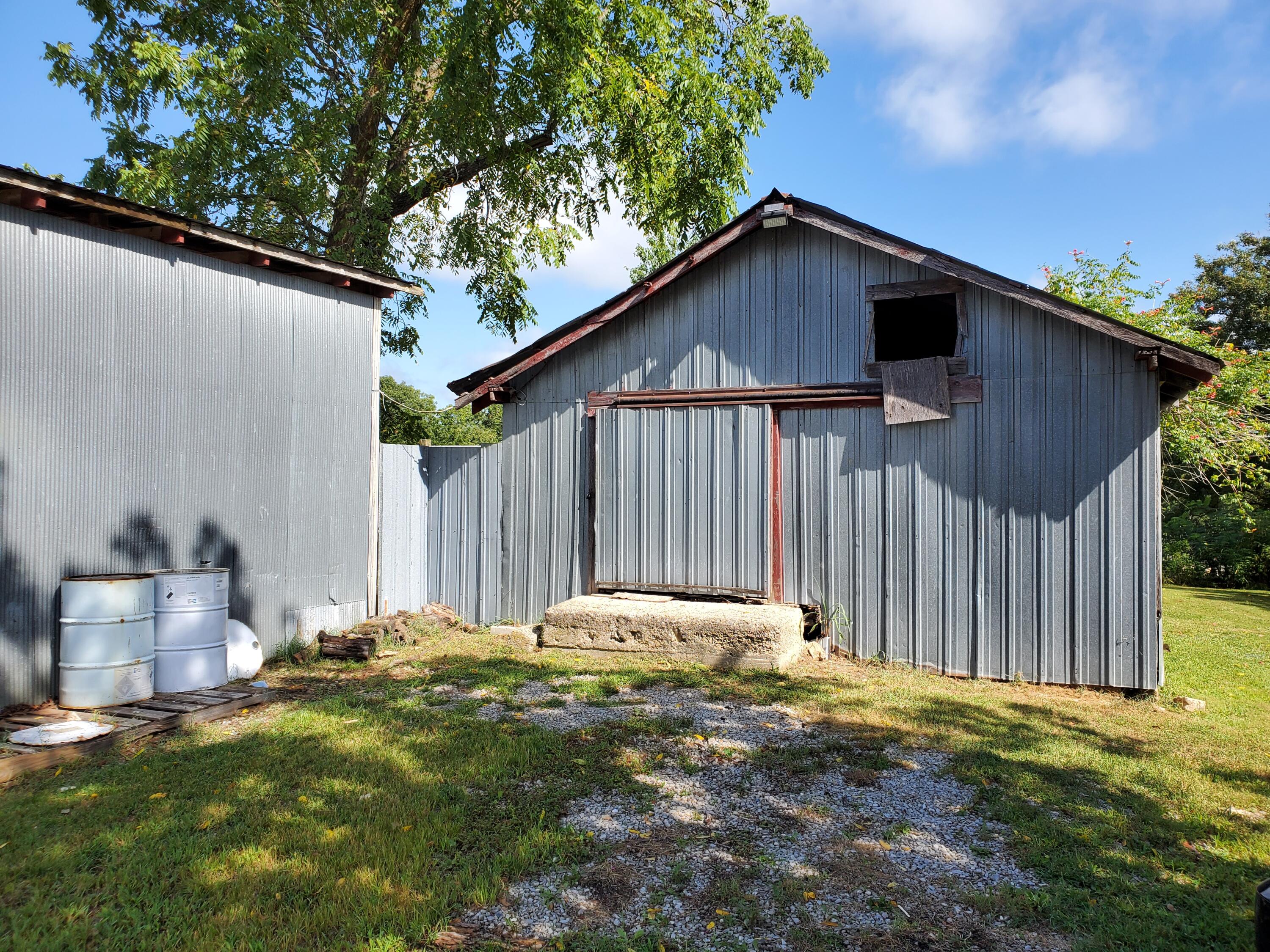 main property photo 11
