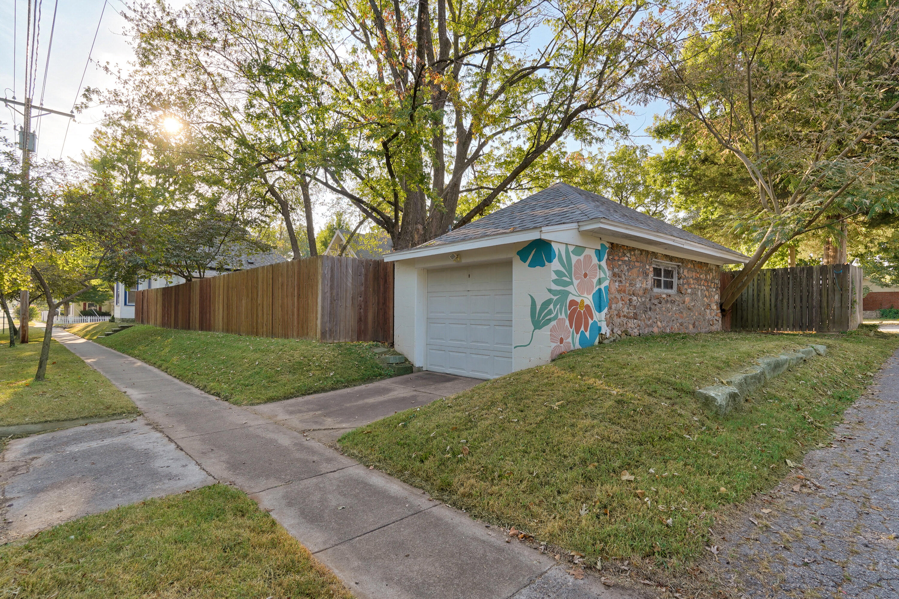 main property photo 33