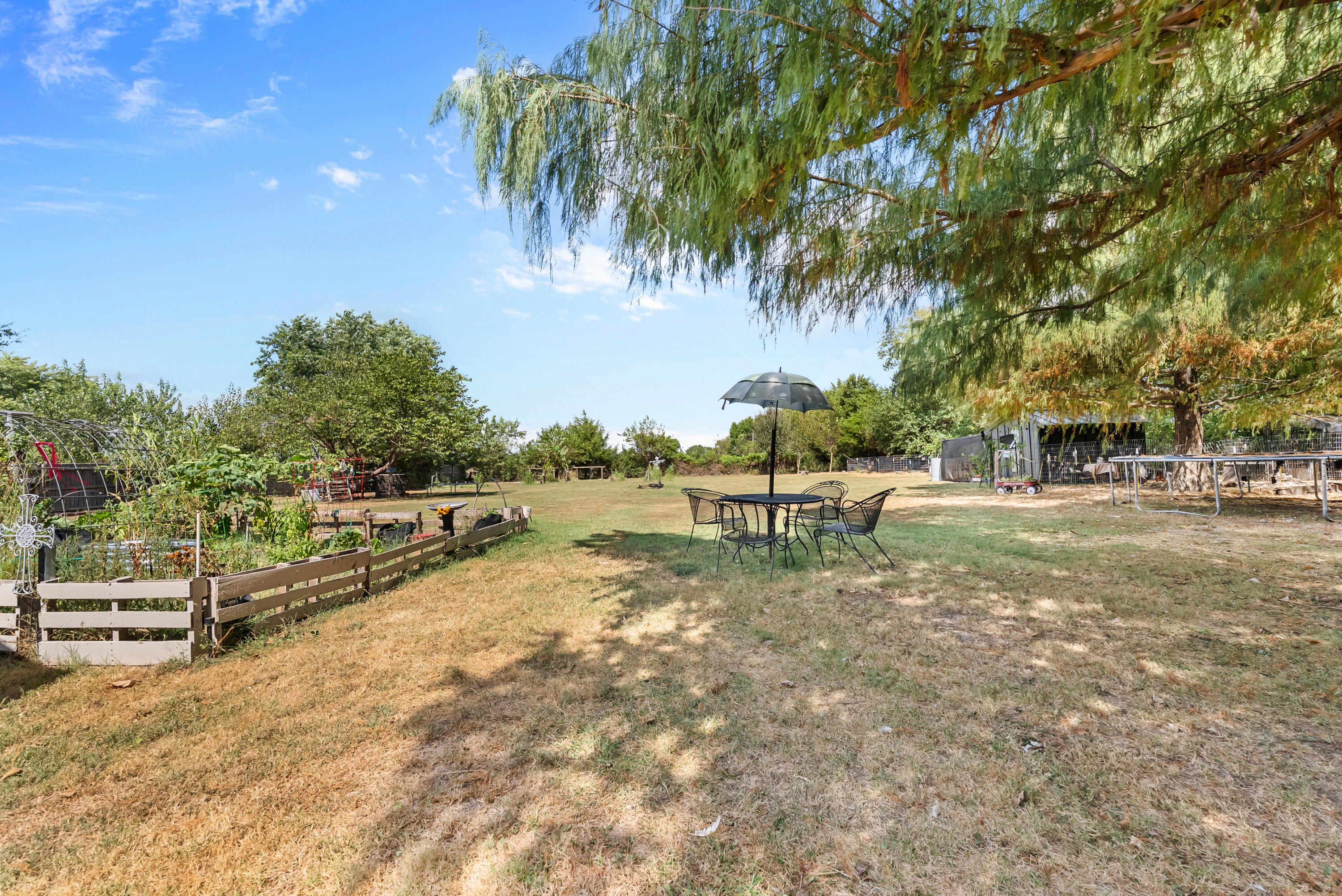 main property photo 41