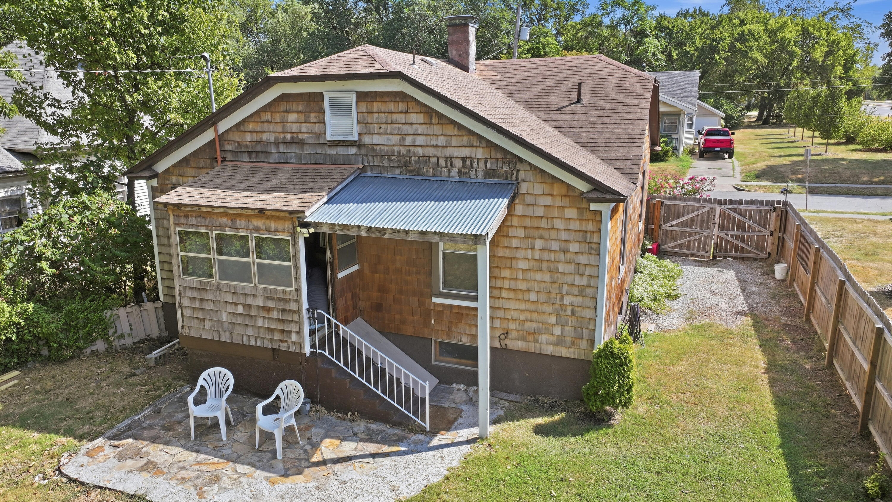 main property photo 32