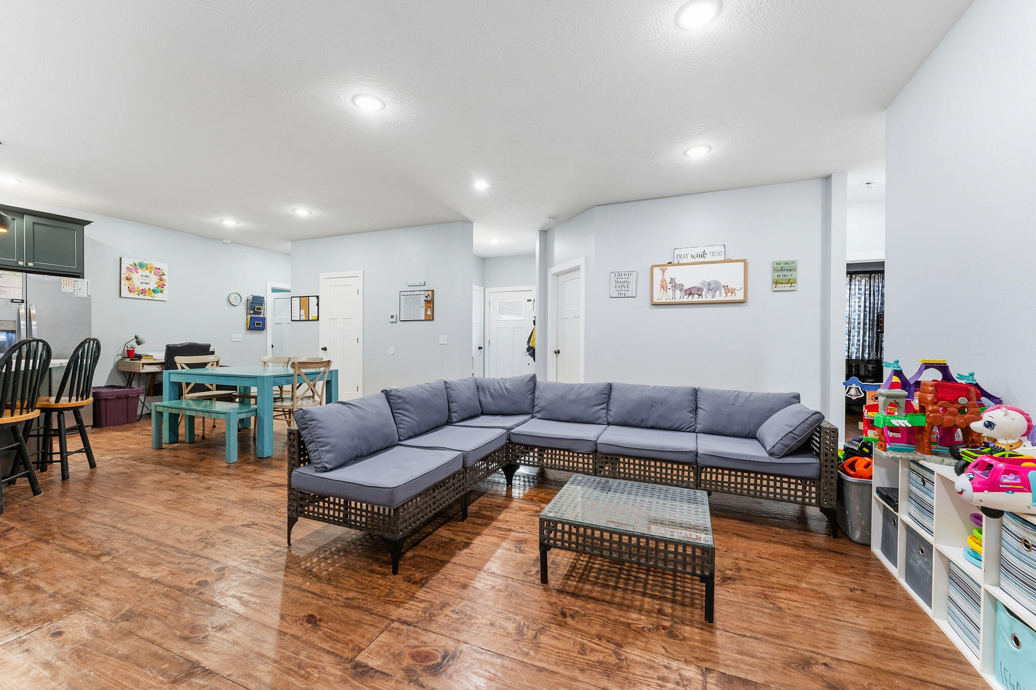 main property photo 5