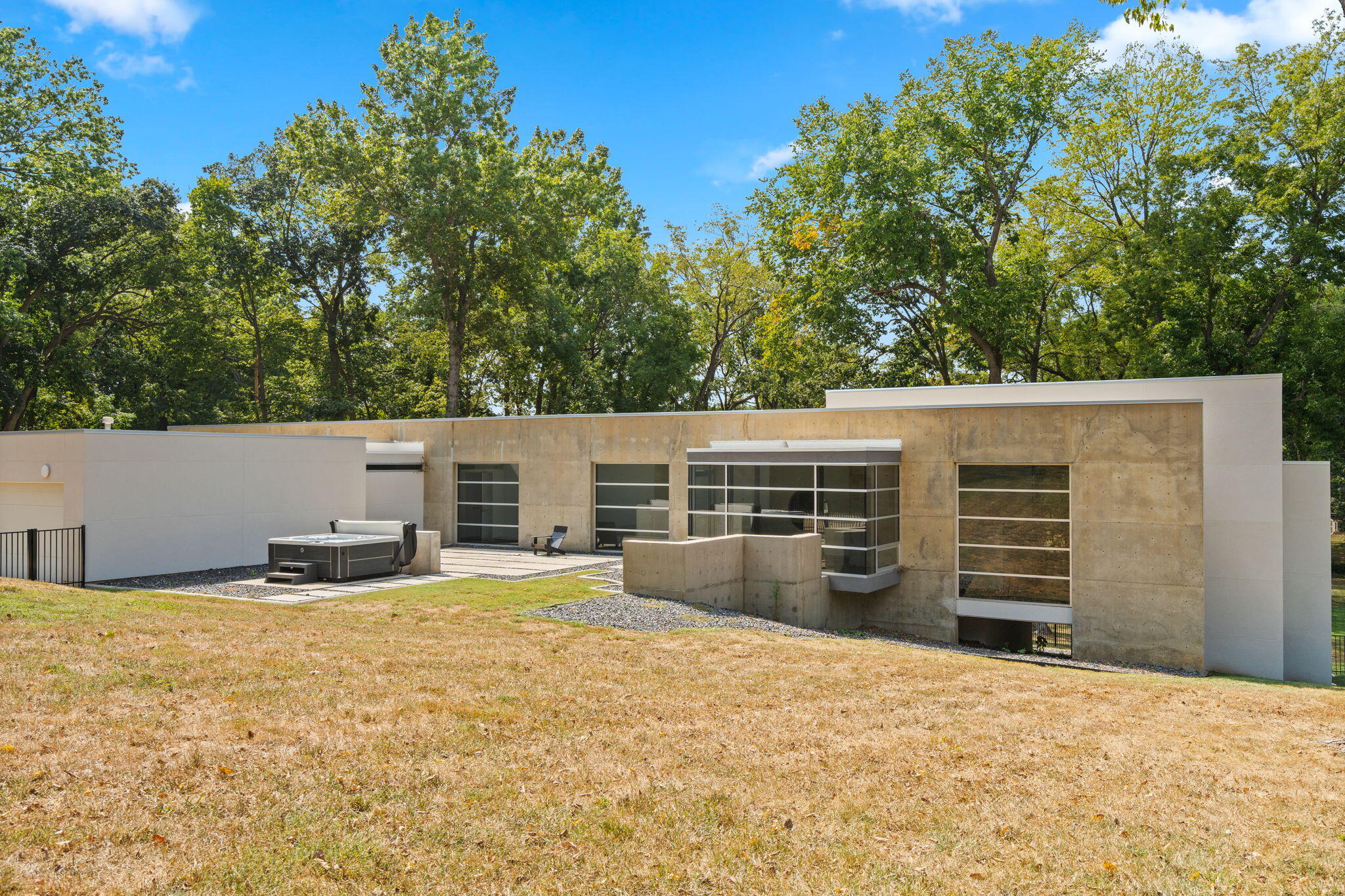 main property photo 11