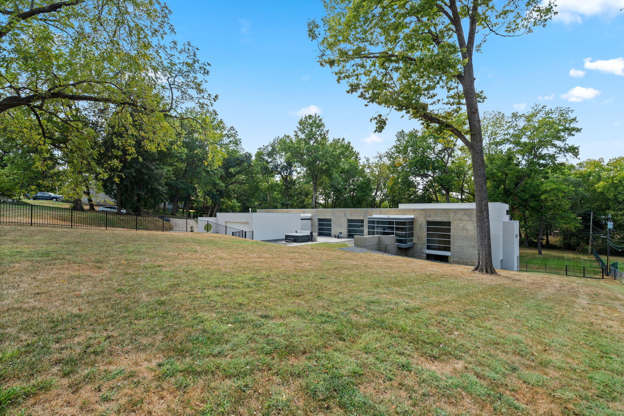 main property photo 9