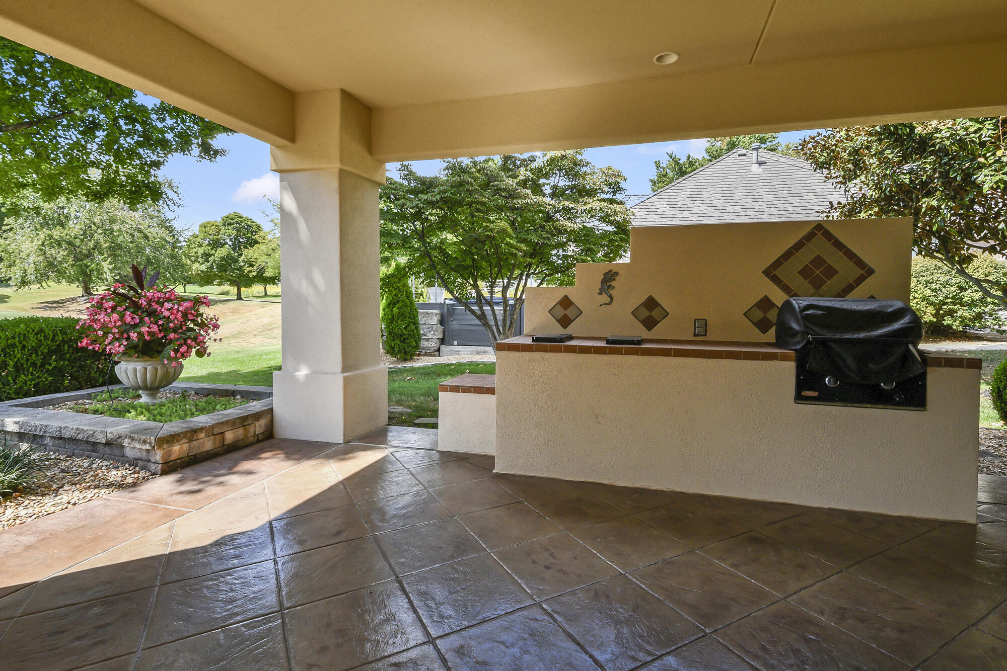 main property photo 75