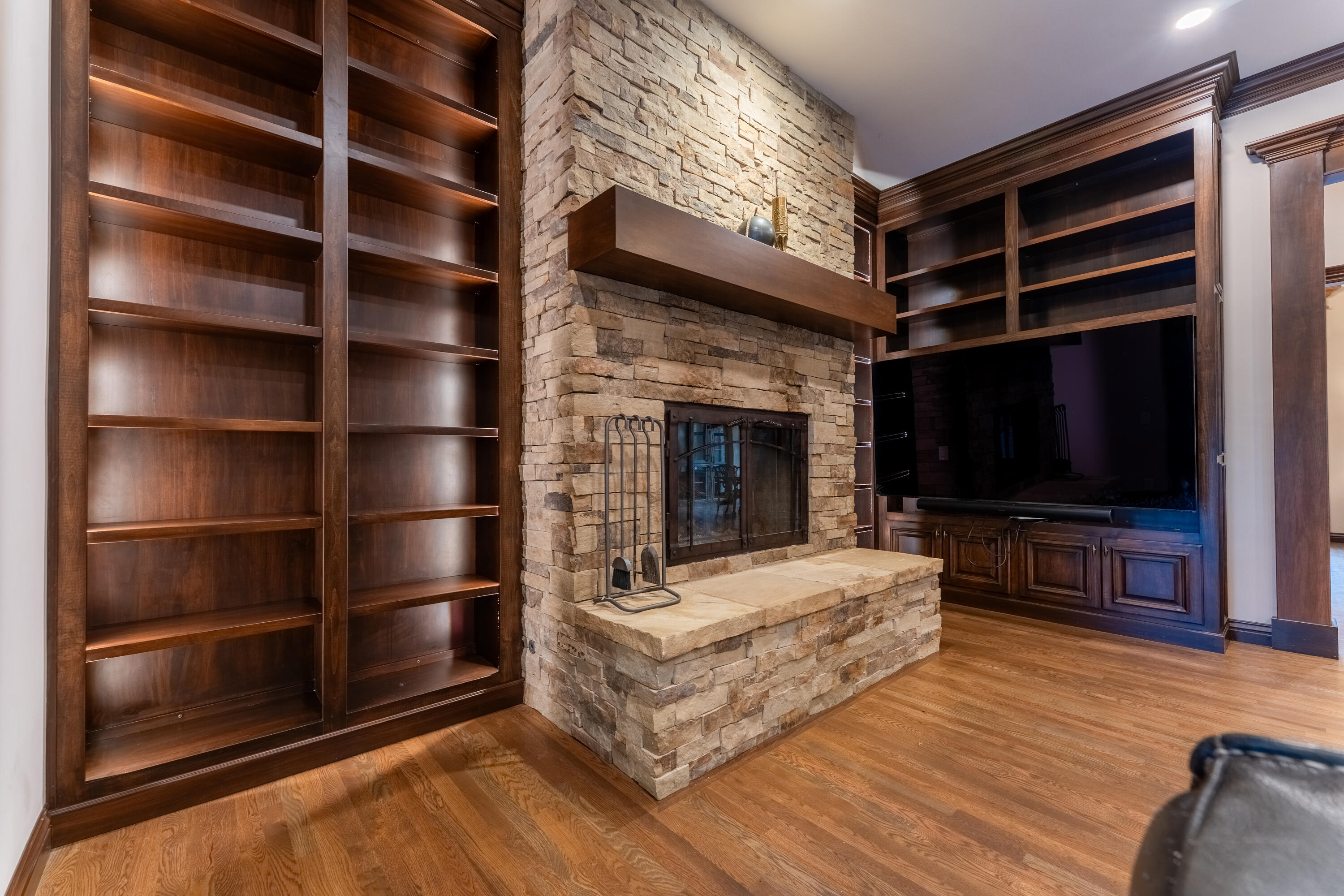 main property photo 11