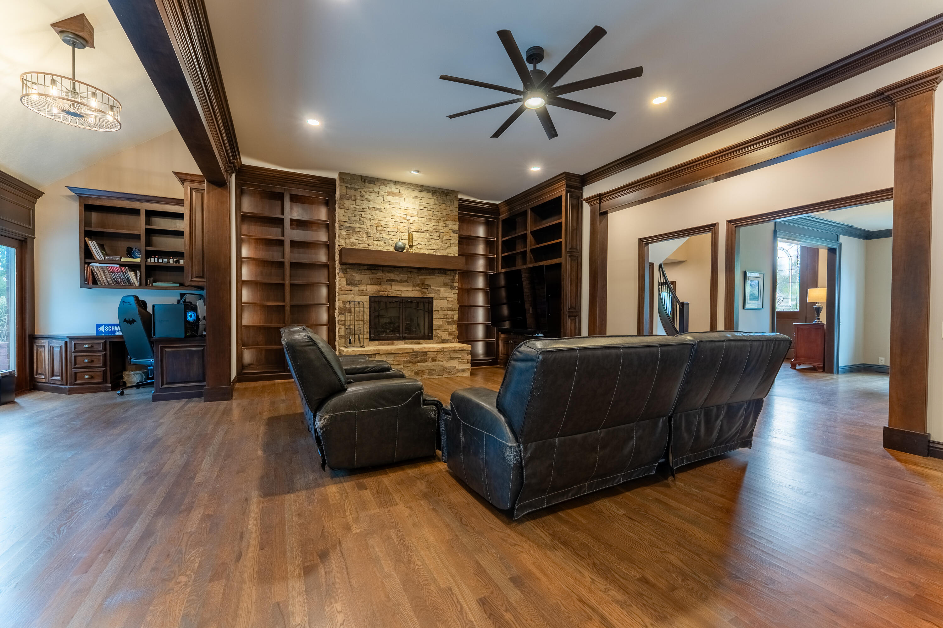 main property photo 12