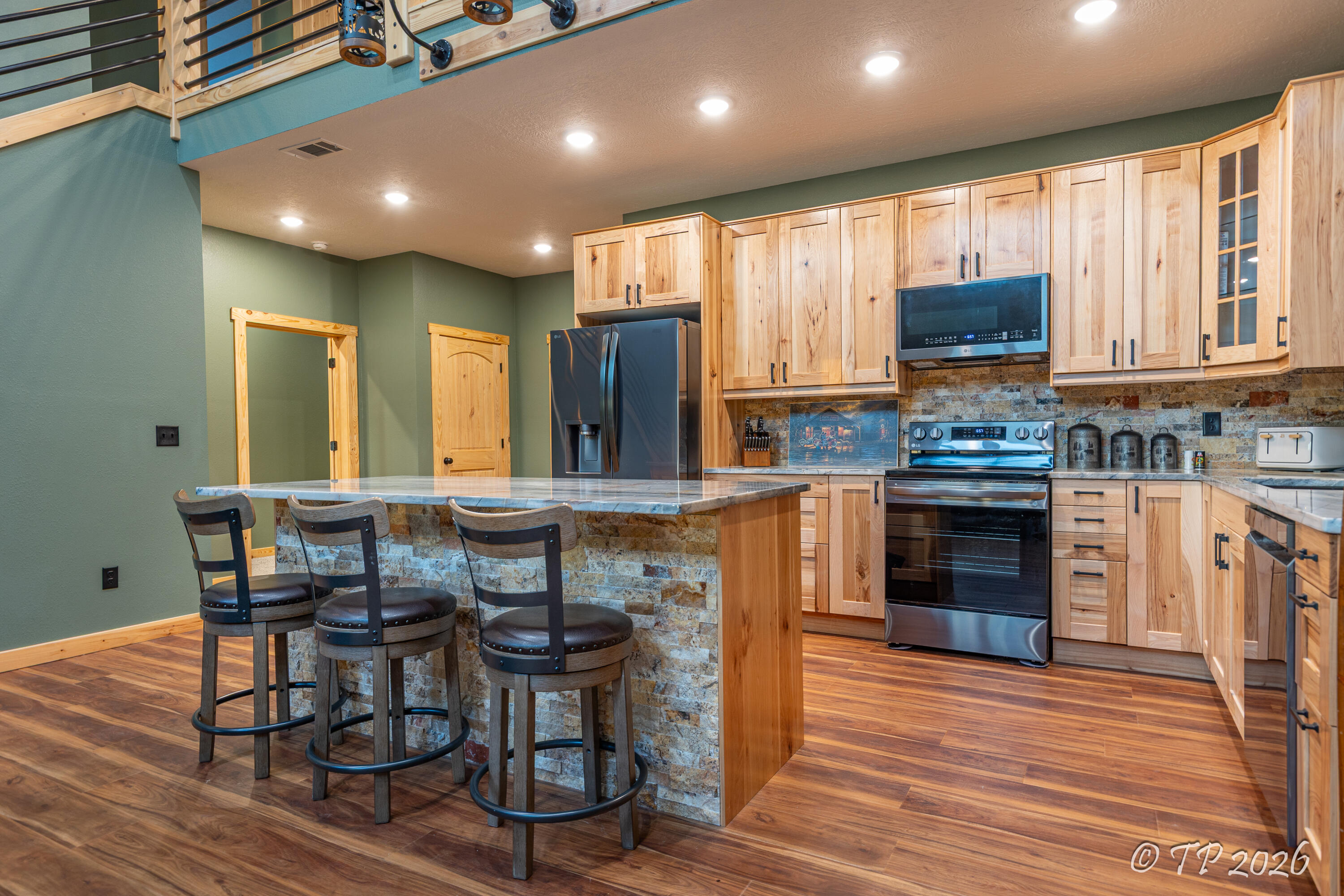 main property photo 6