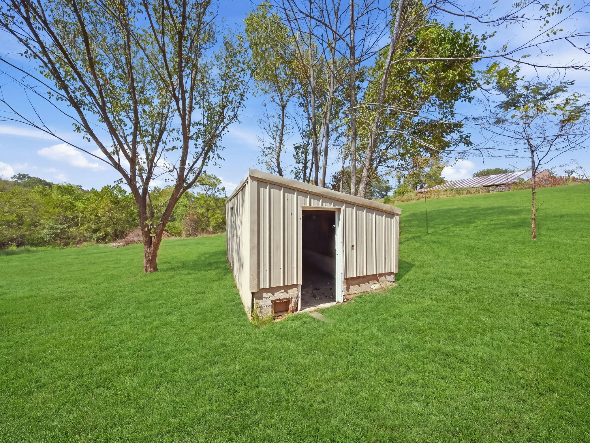 main property photo 28