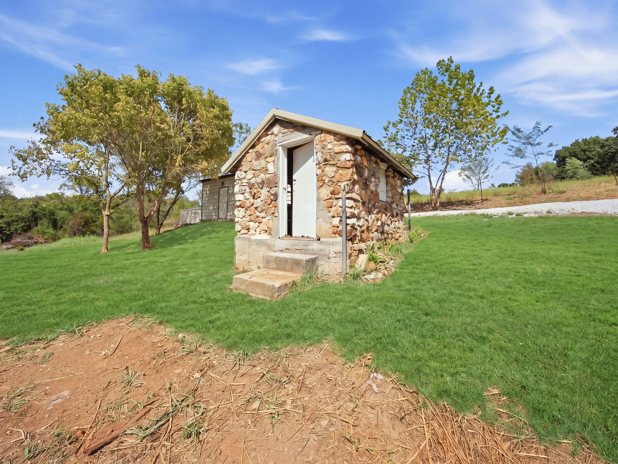 main property photo 30