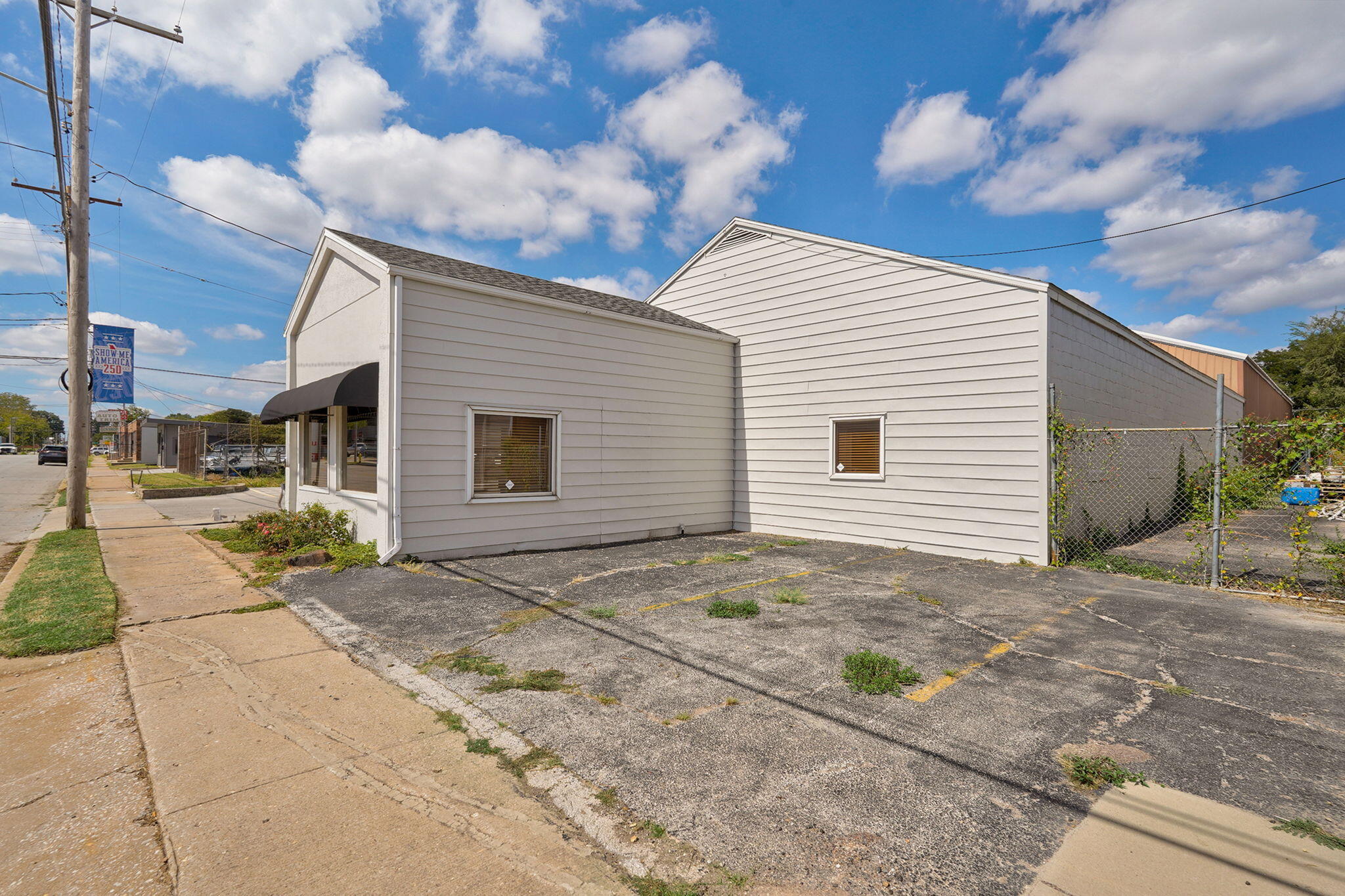 main property photo 23