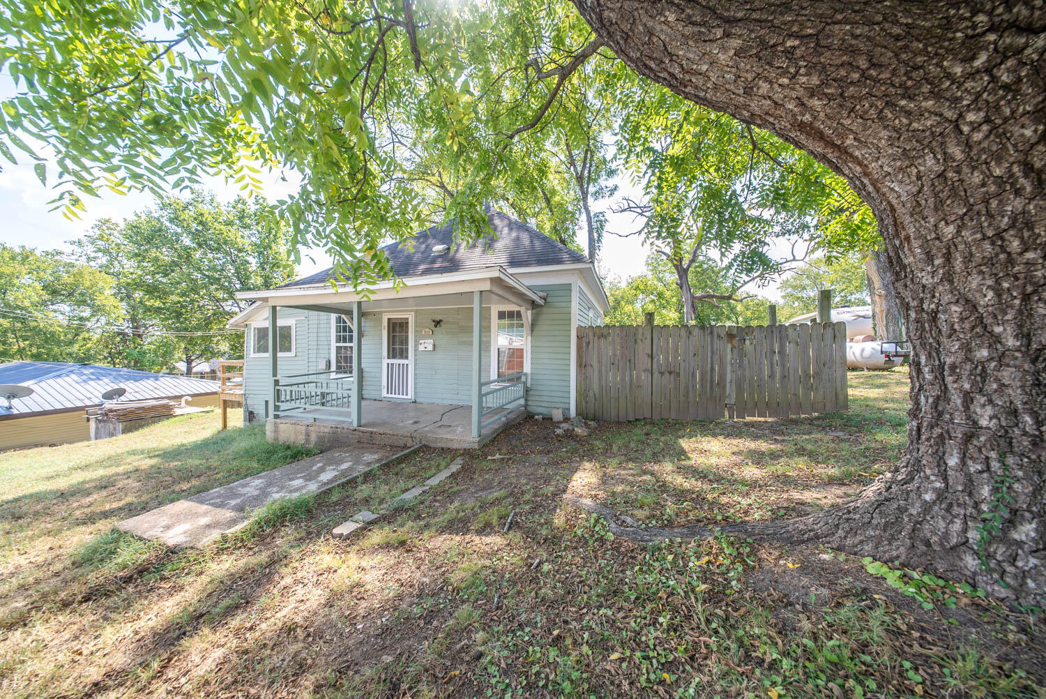 main property photo 18