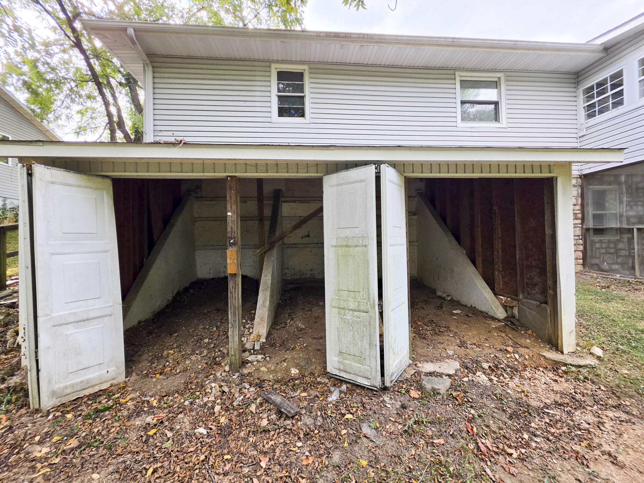 main property photo 28