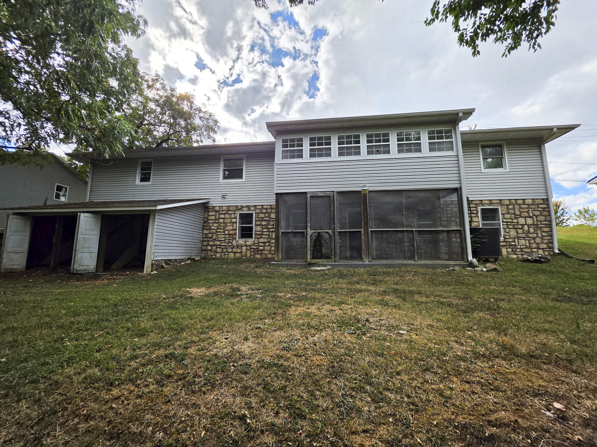 main property photo 31