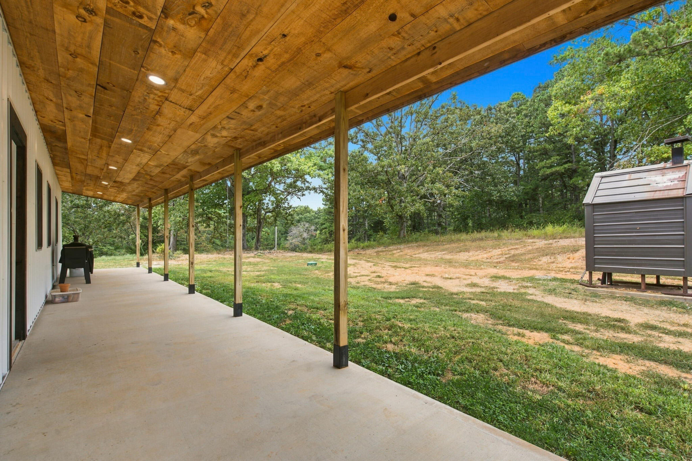 main property photo 25