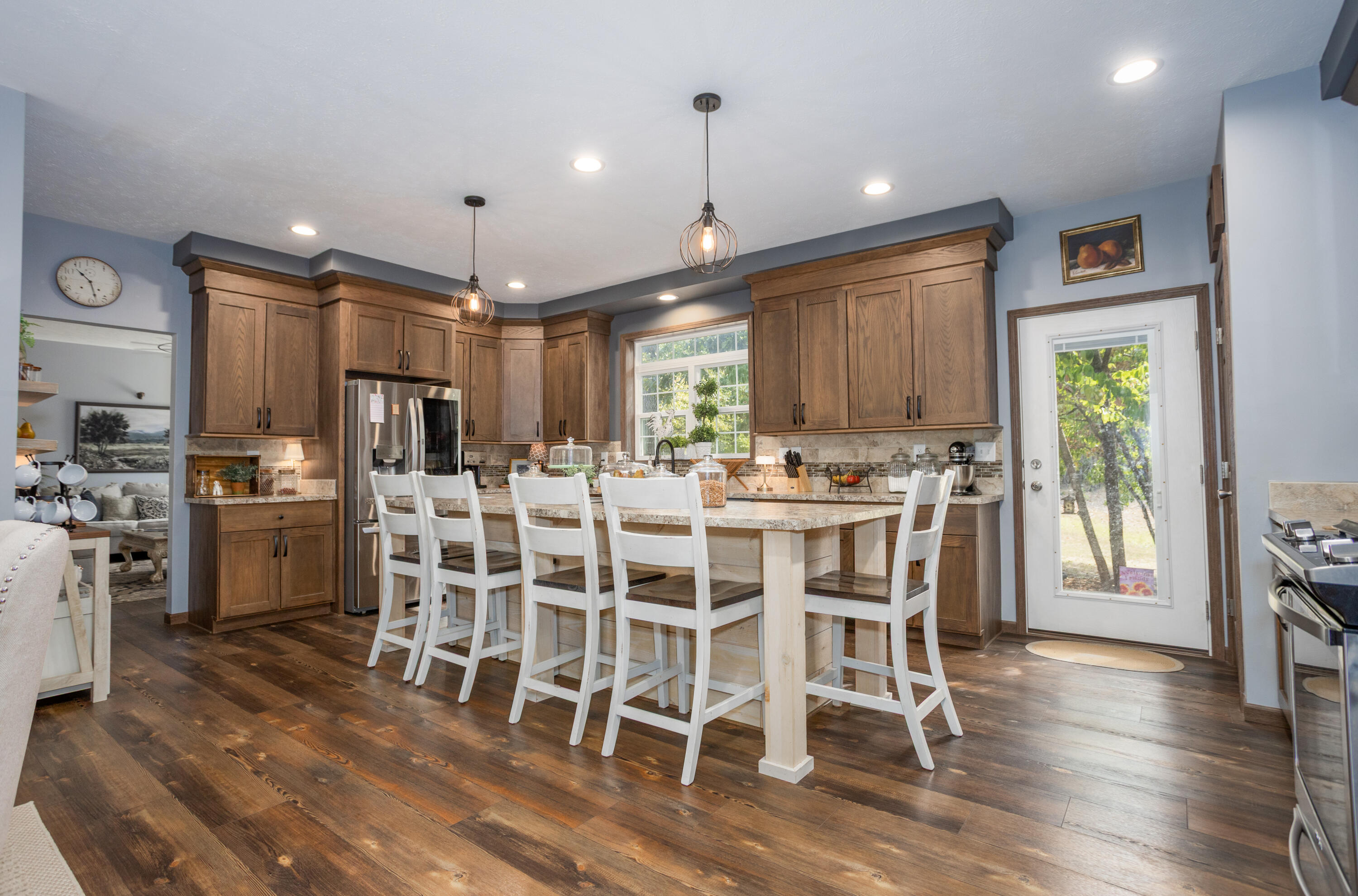 main property photo 11