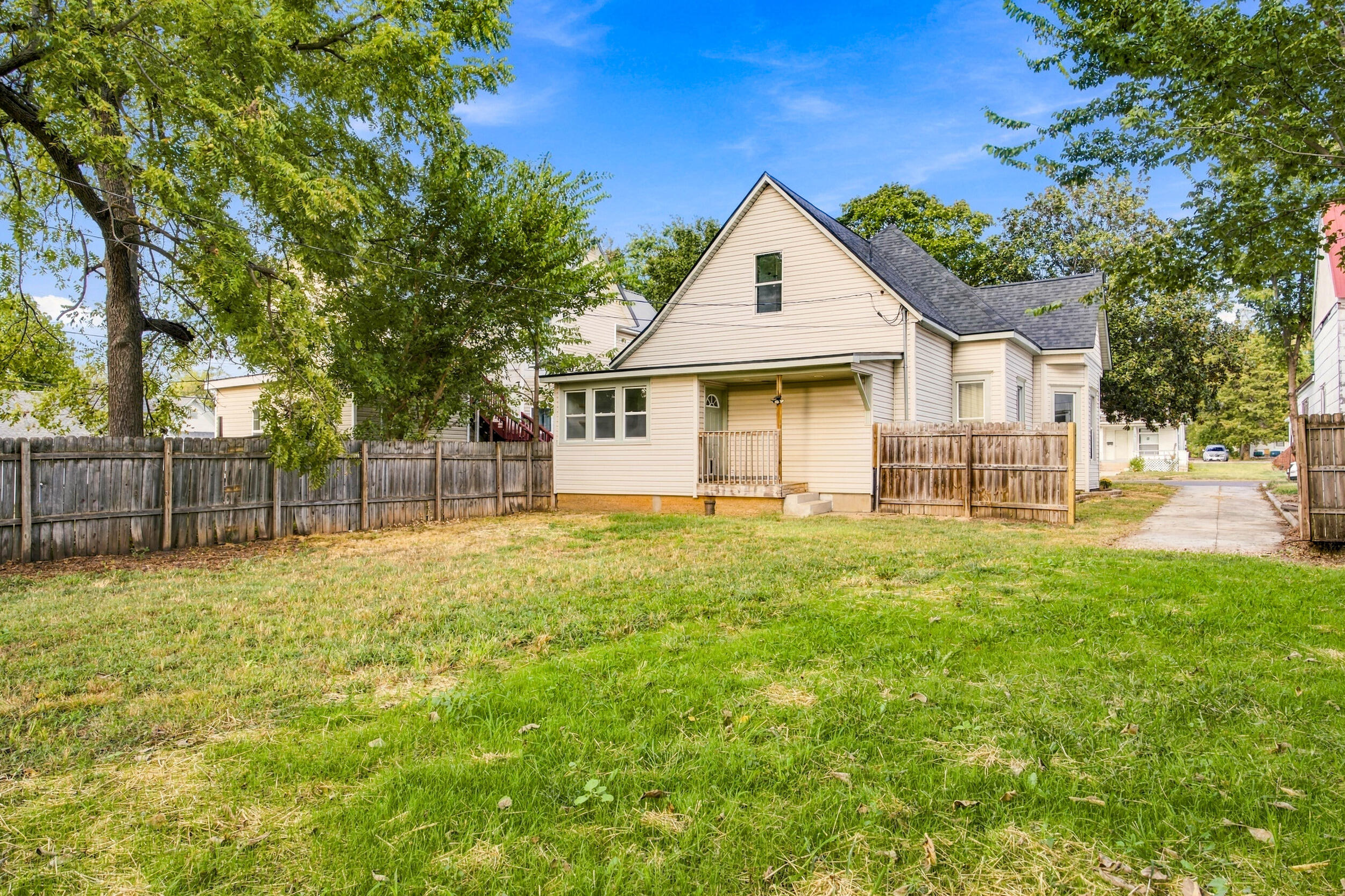 main property photo 5