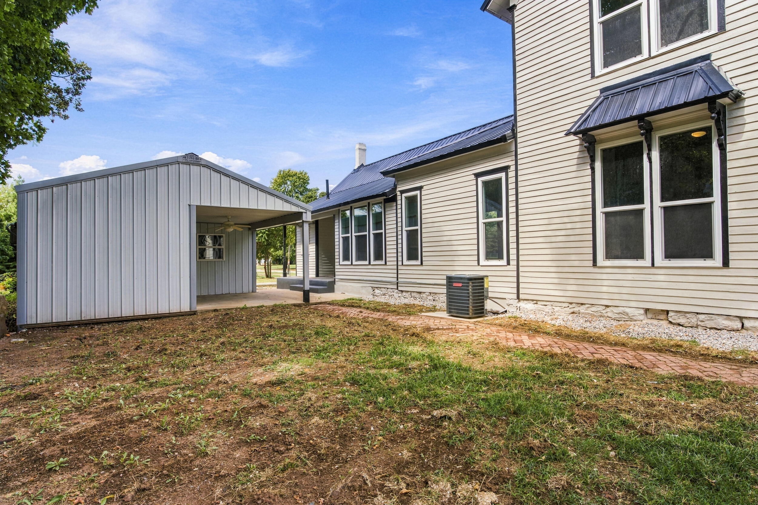 main property photo 37