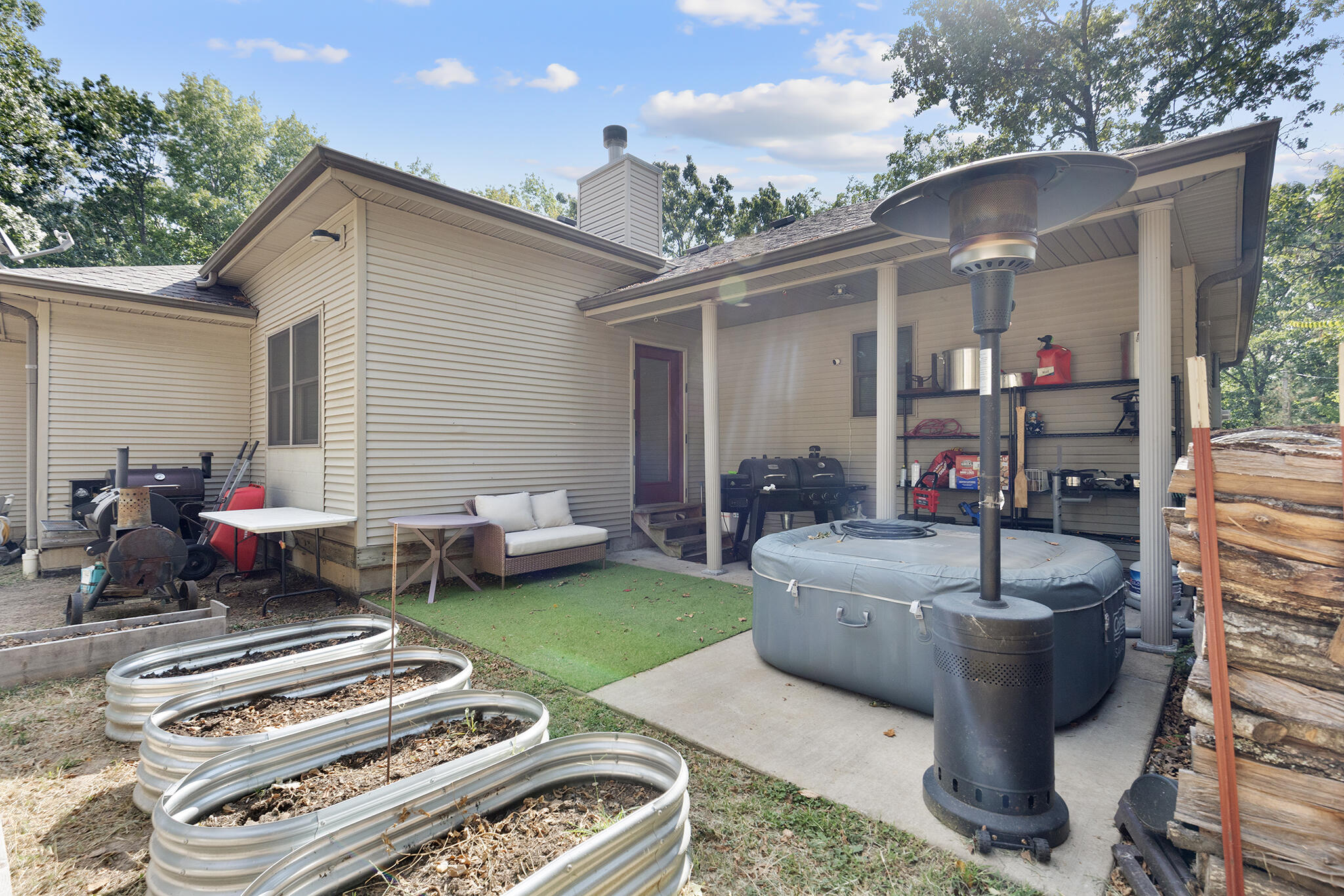 main property photo 32