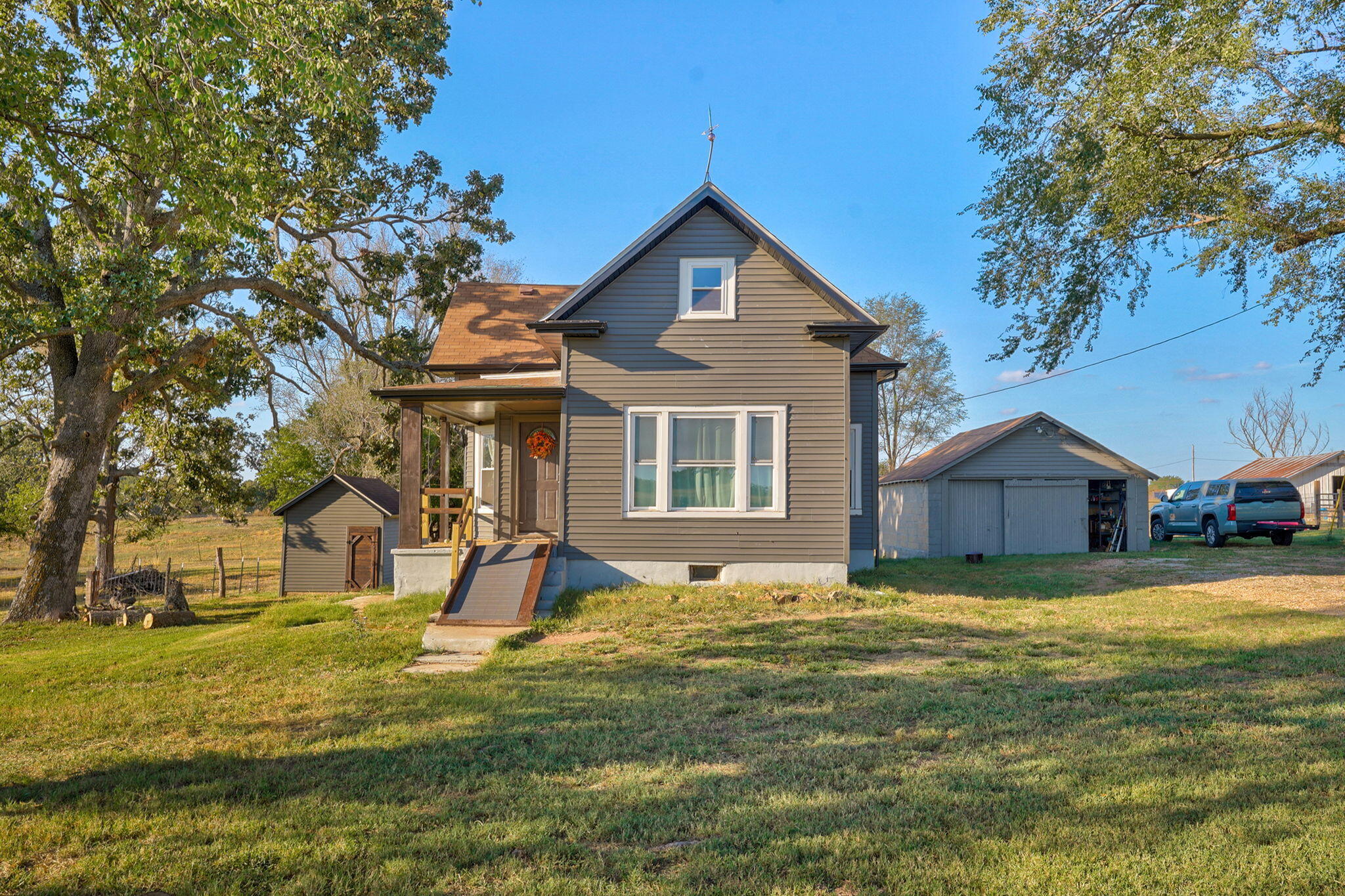 main property photo 41