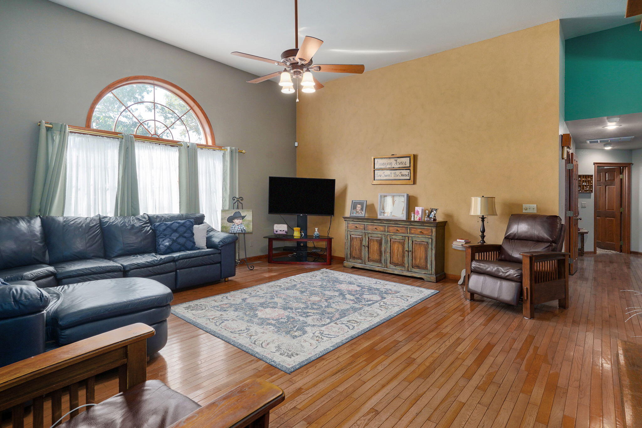 main property photo 6