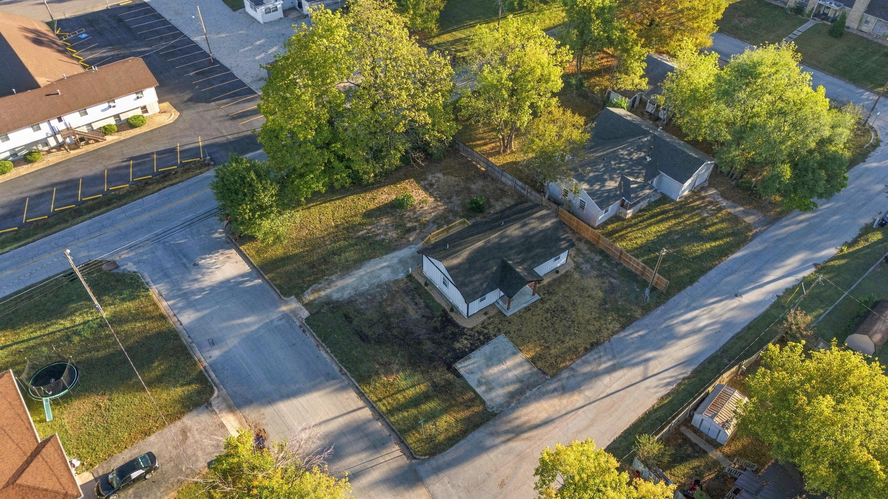 main property photo 28
