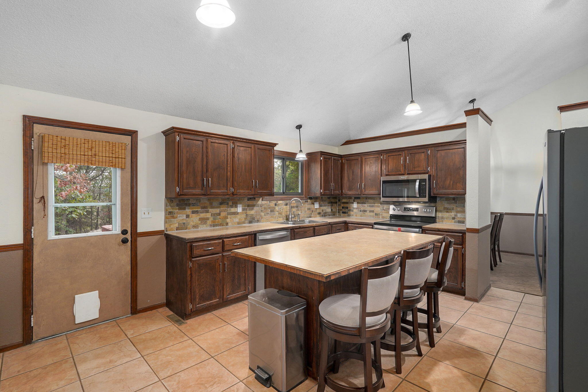 main property photo 11