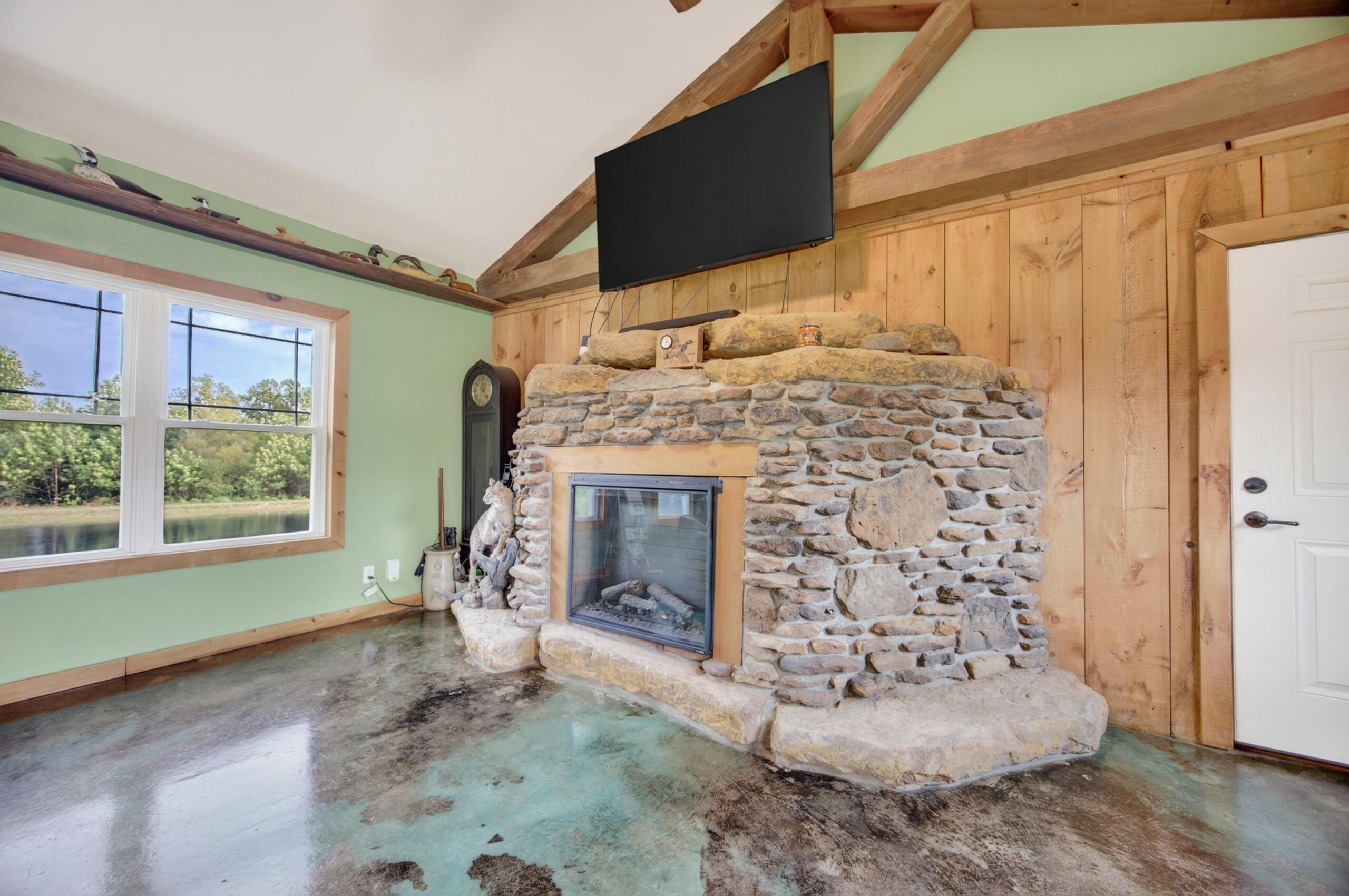 main property photo 78