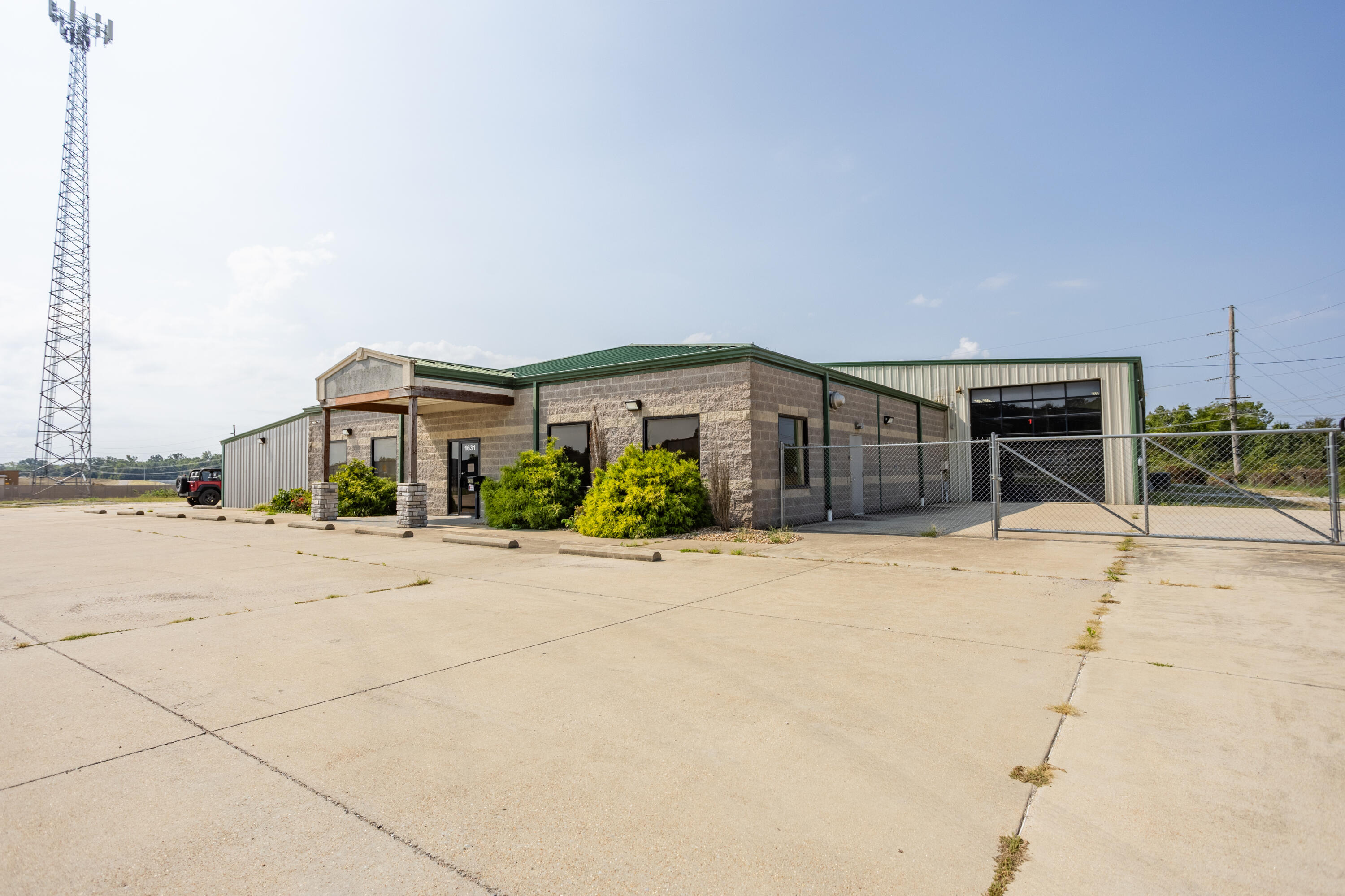 main property photo 8