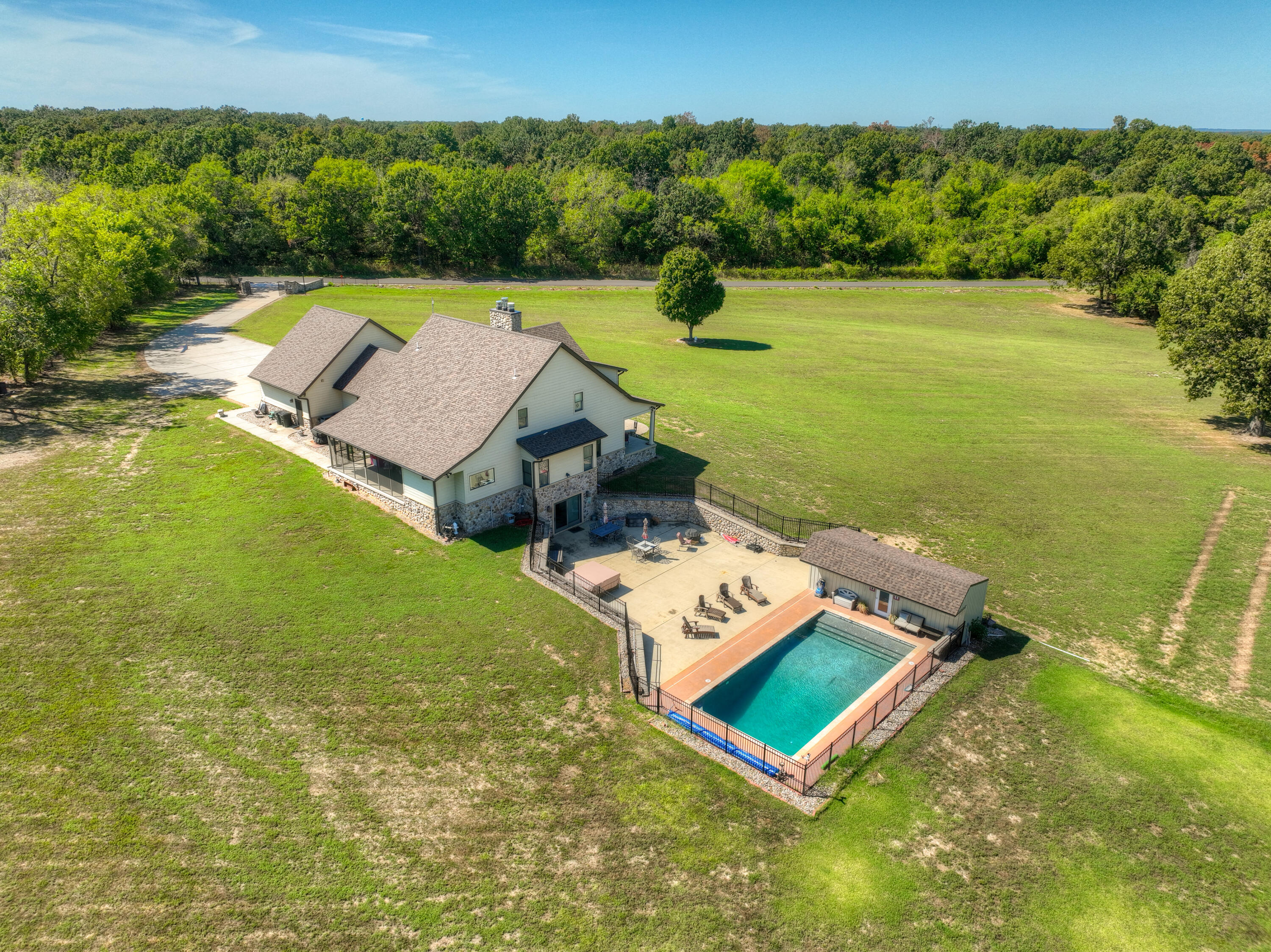 main property photo 2