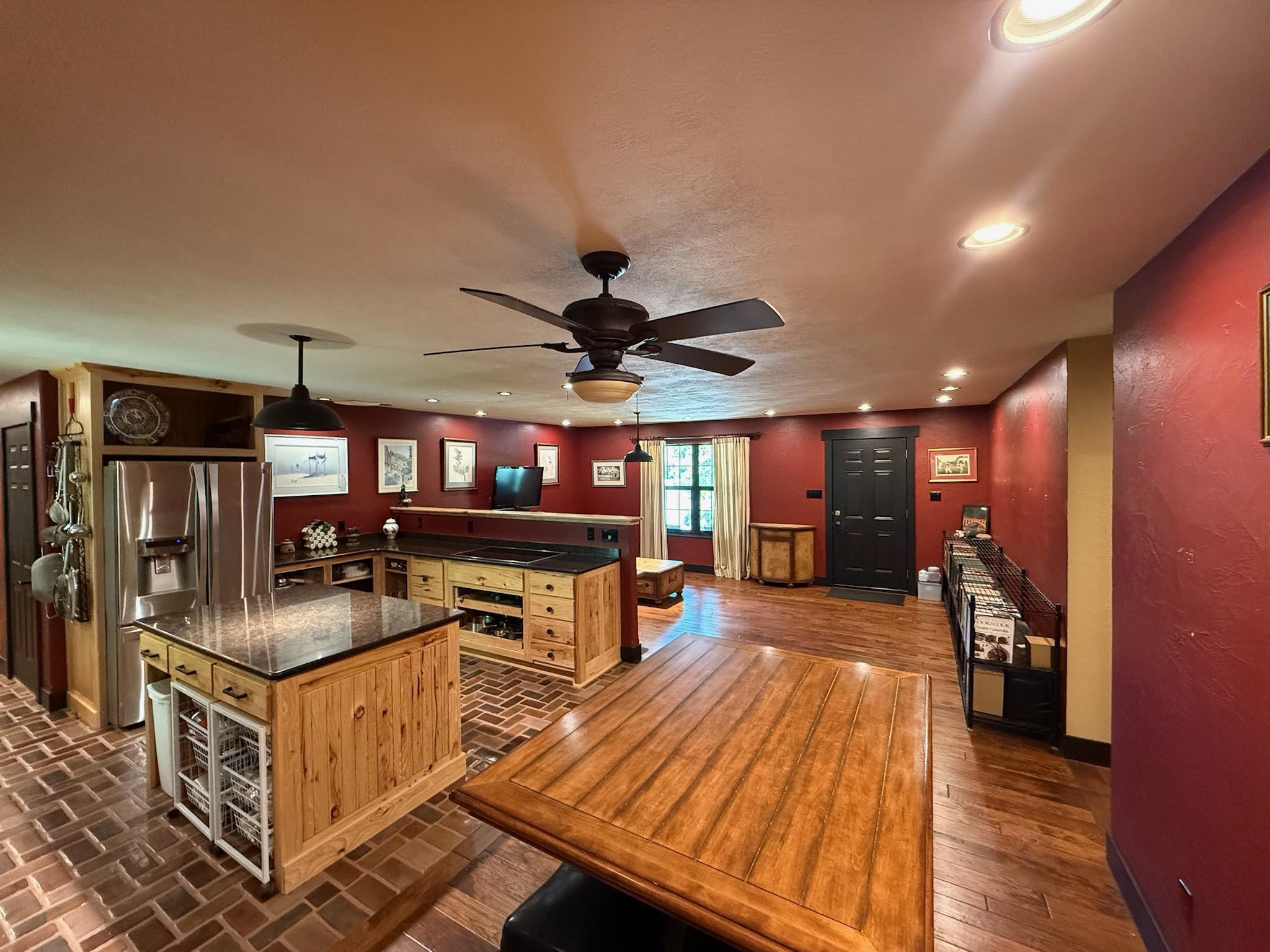 main property photo 6