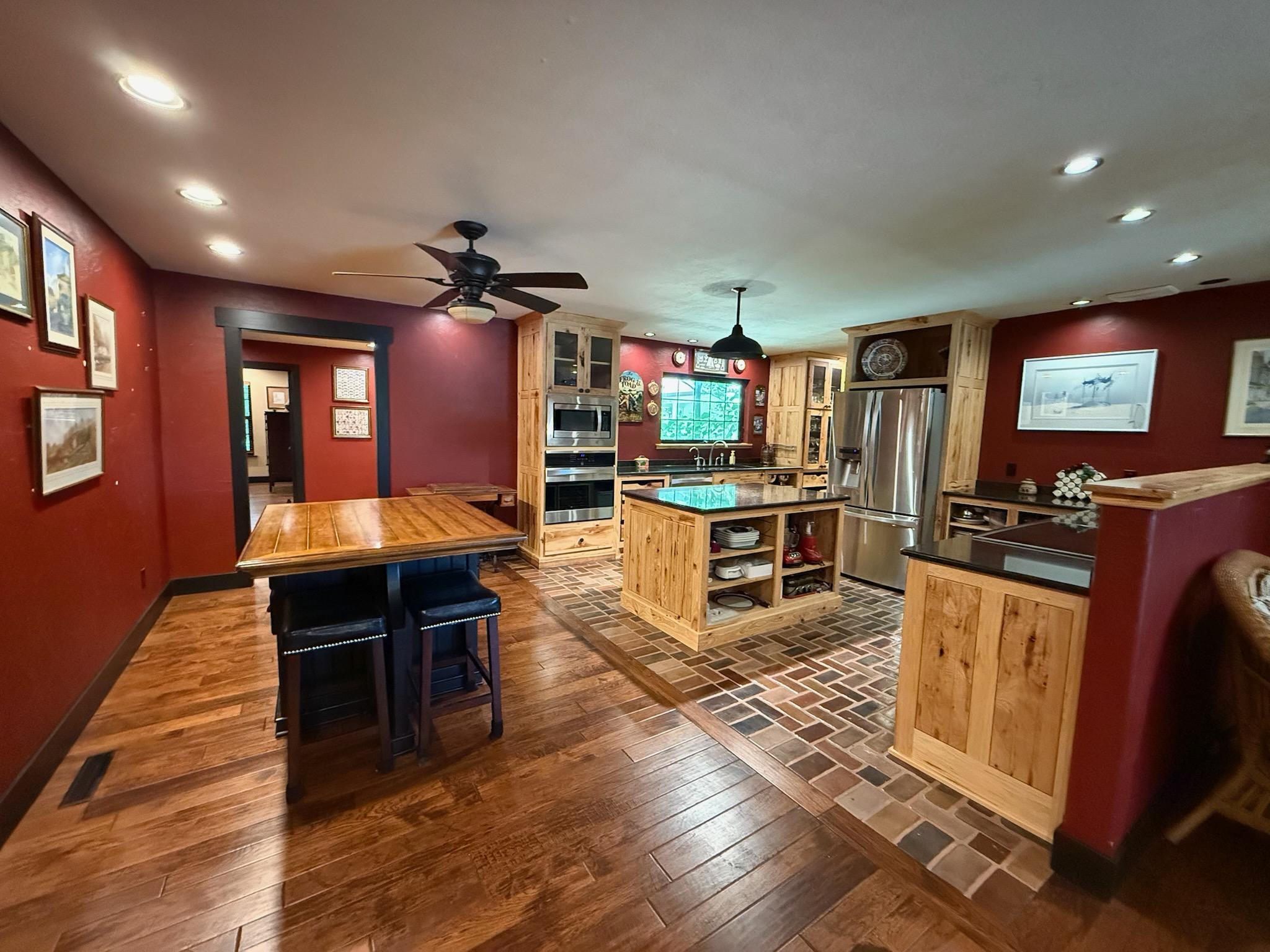 main property photo 7