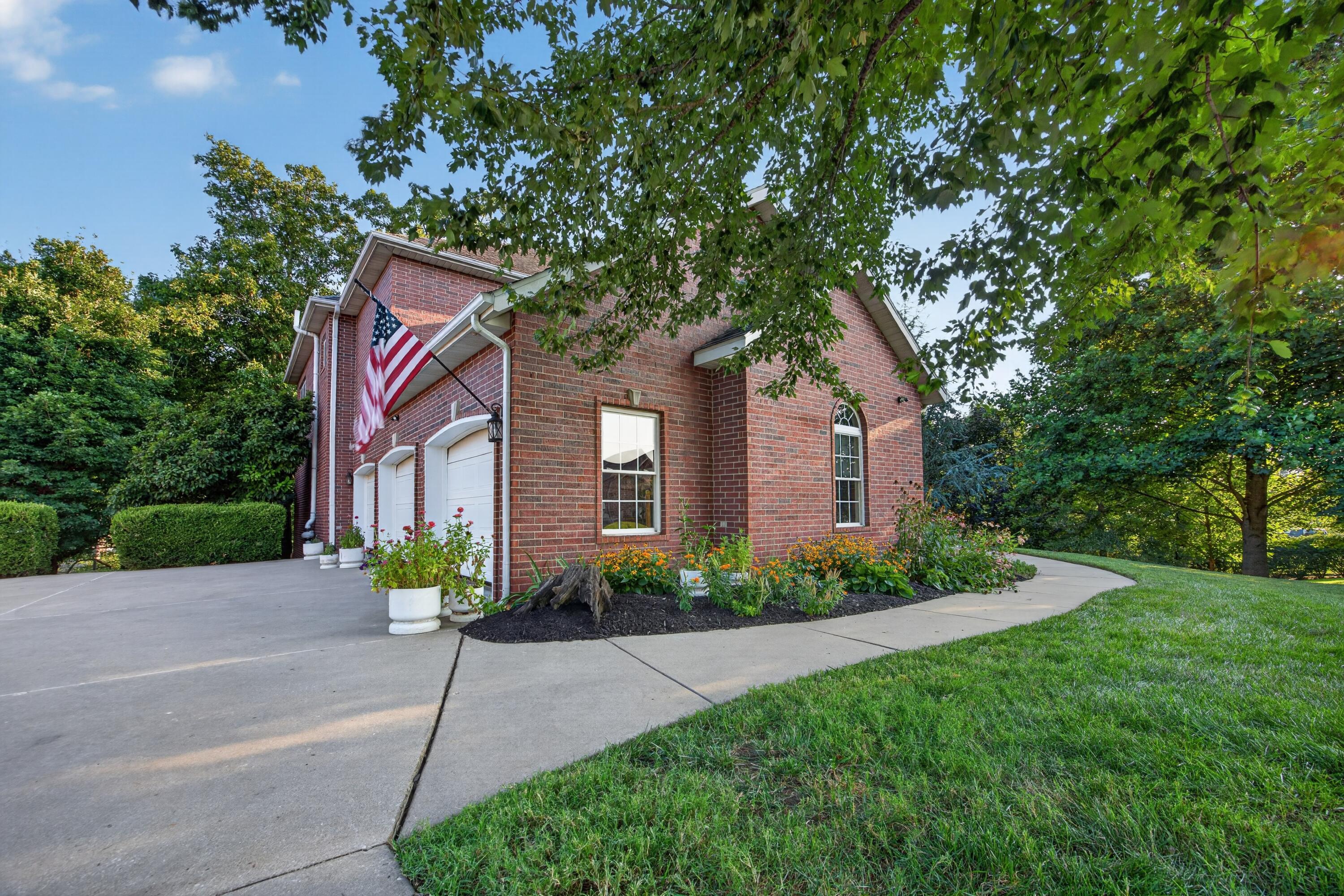 main property photo 10
