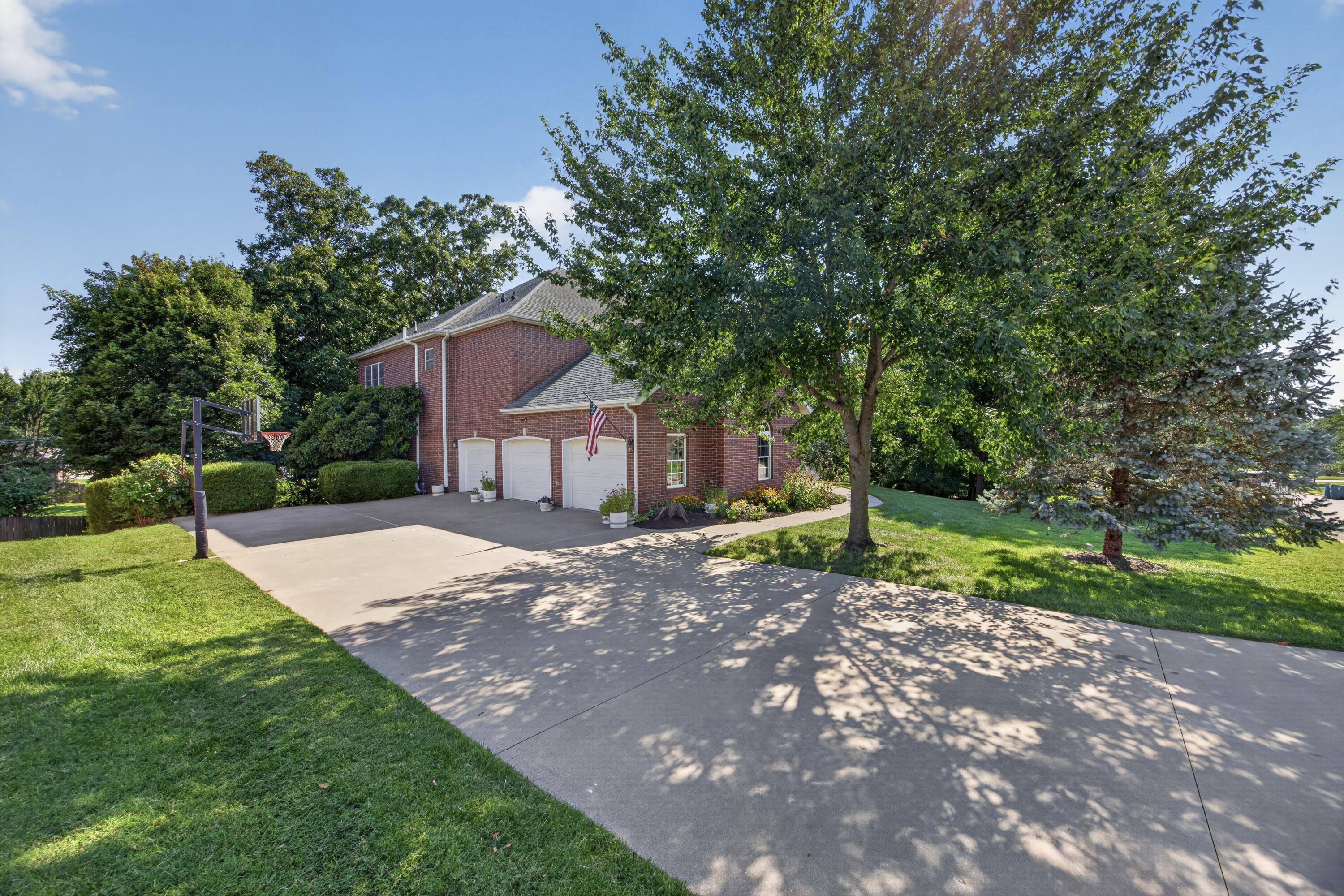 main property photo 11