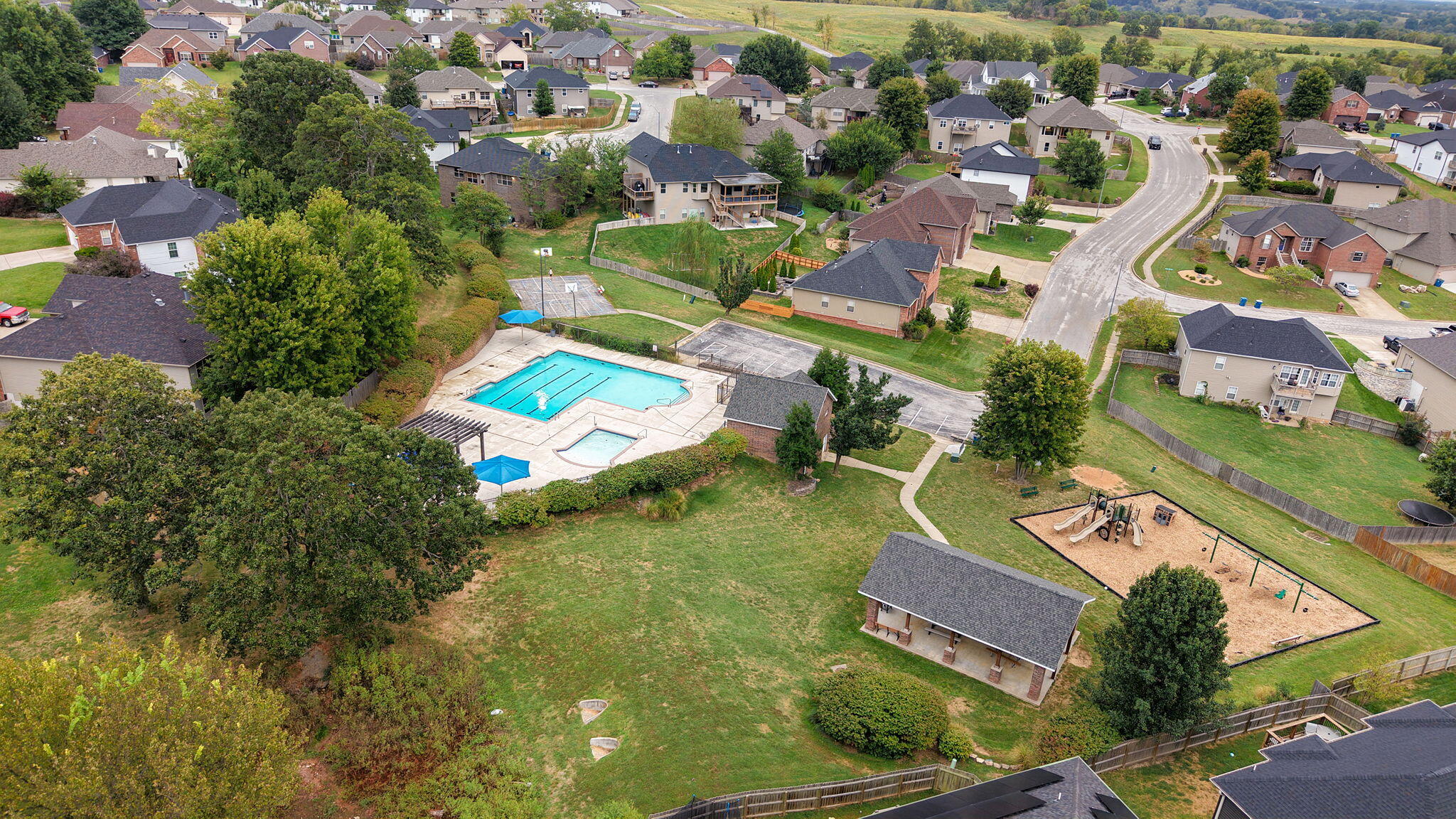 main property photo 41