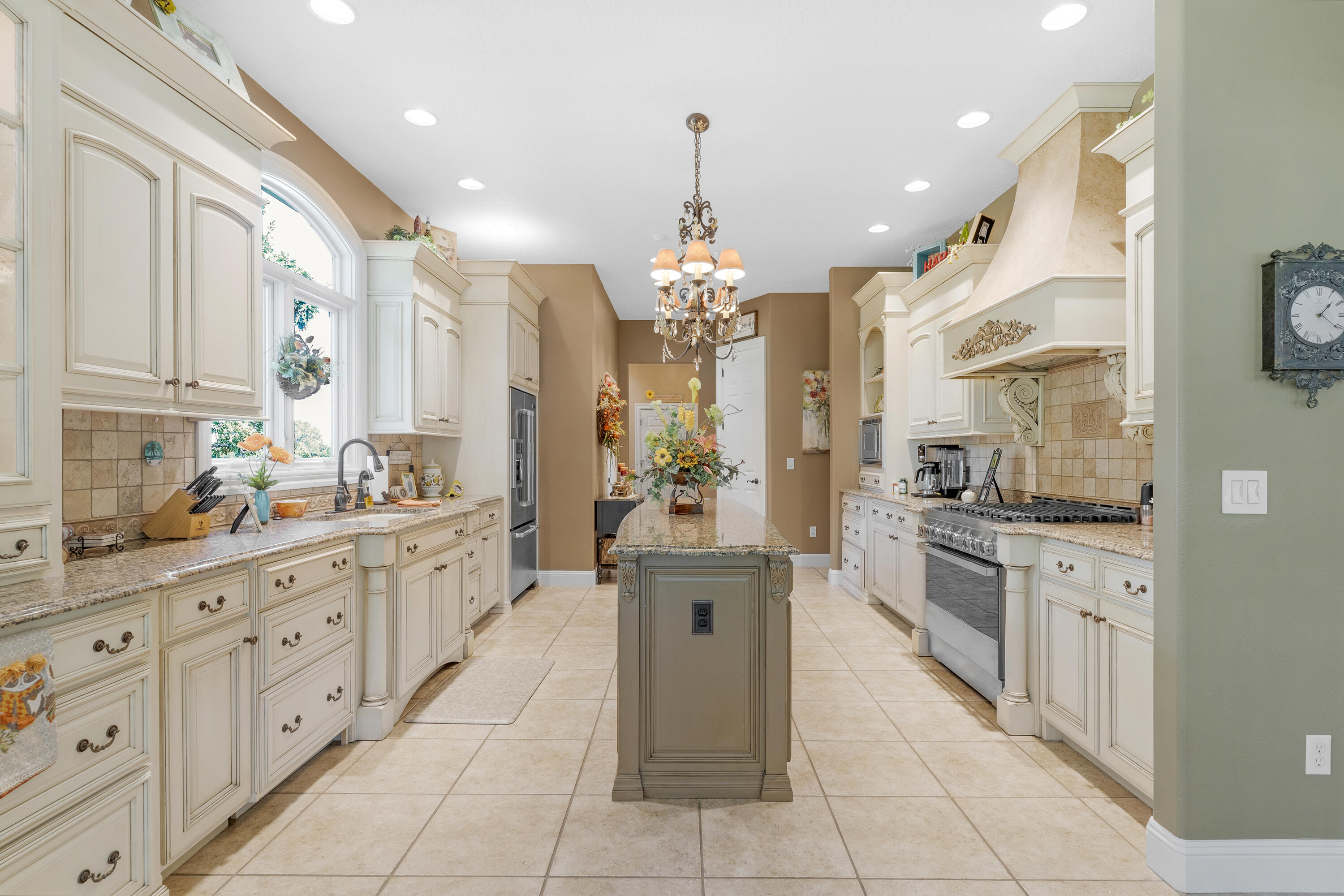main property photo 25