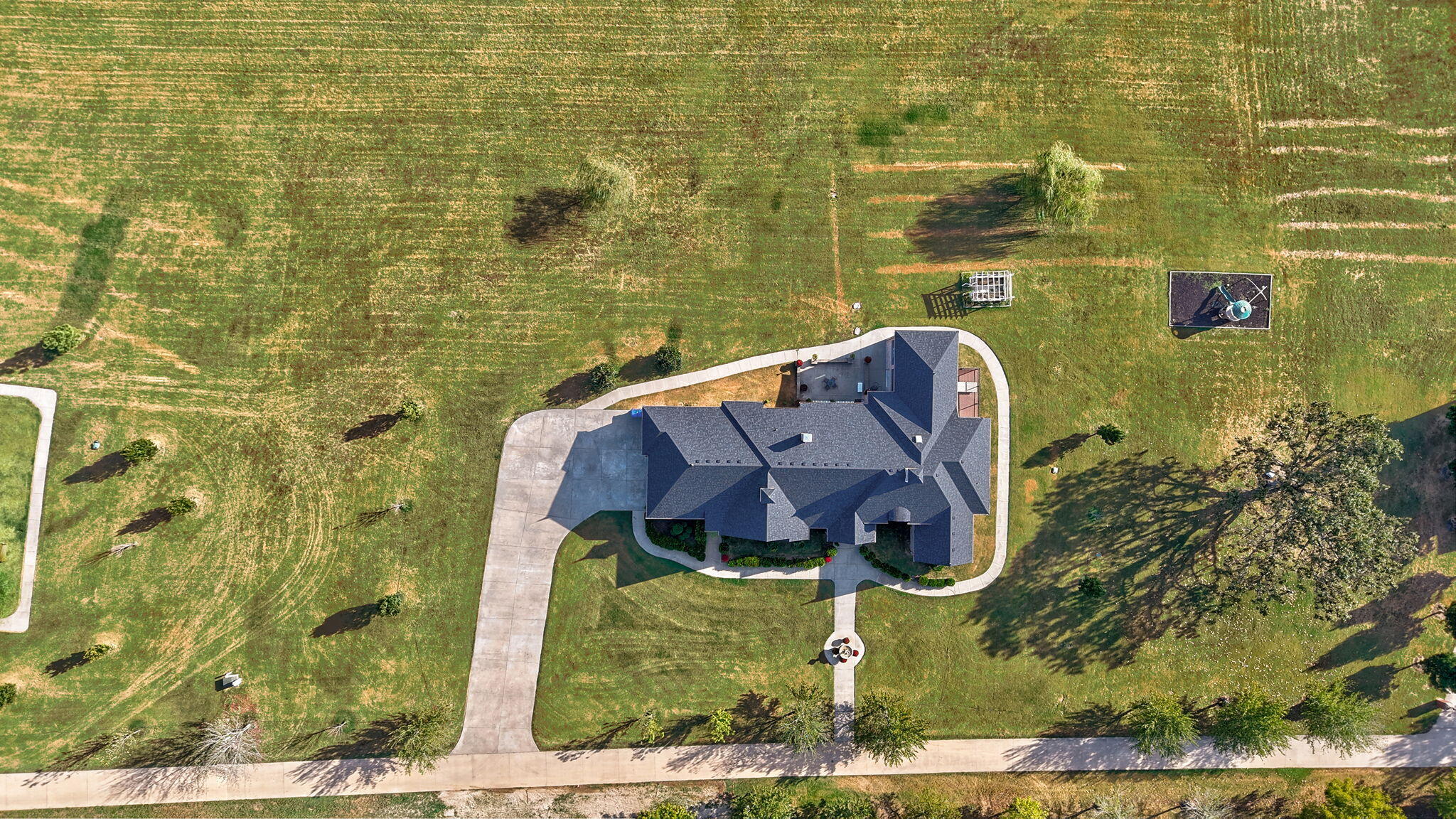 main property photo 5