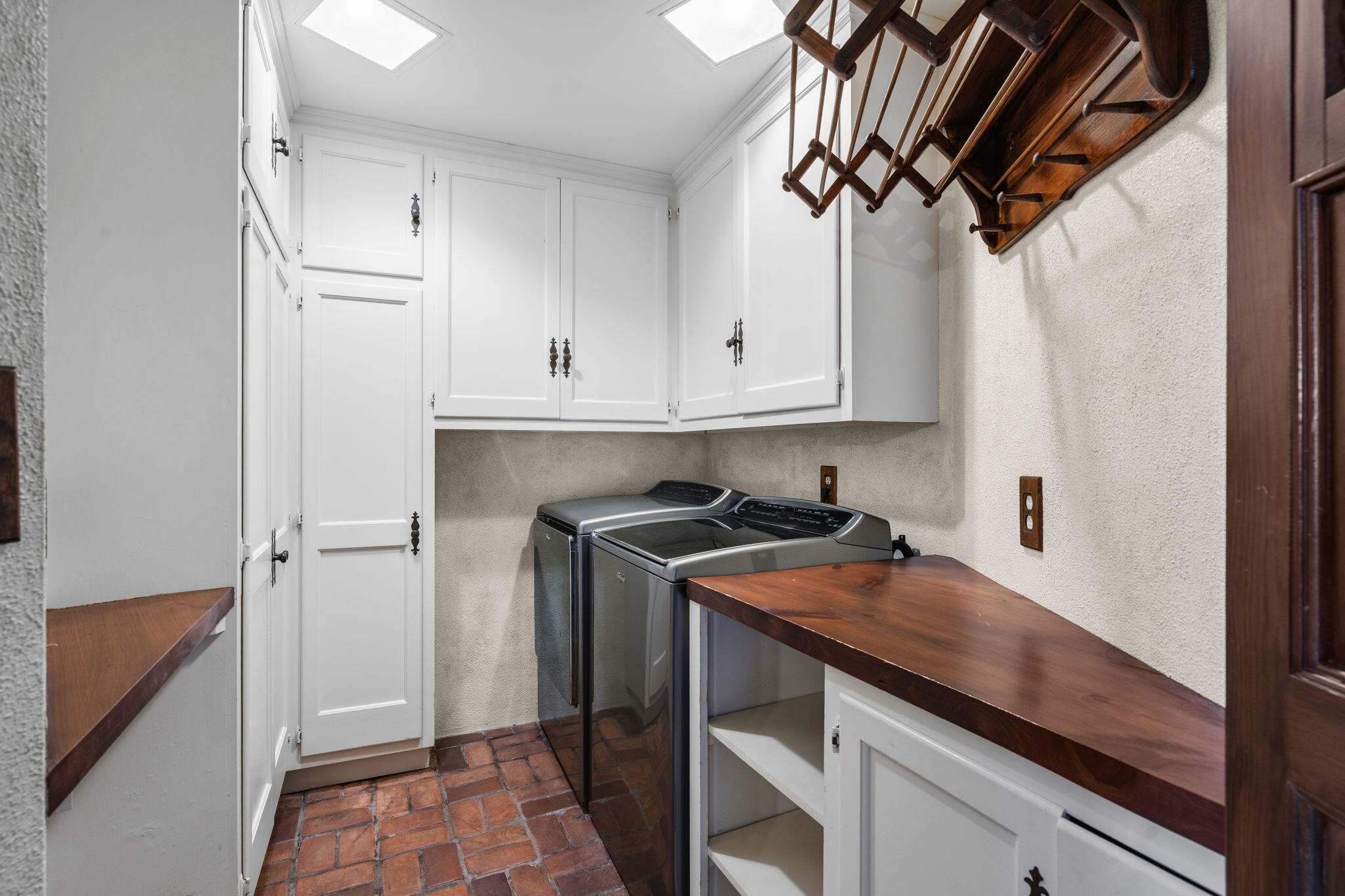 main property photo 50