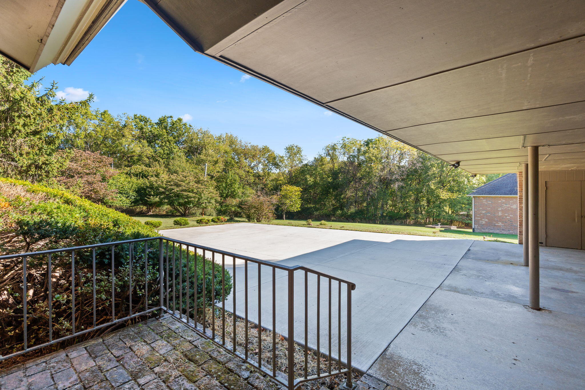 main property photo 9