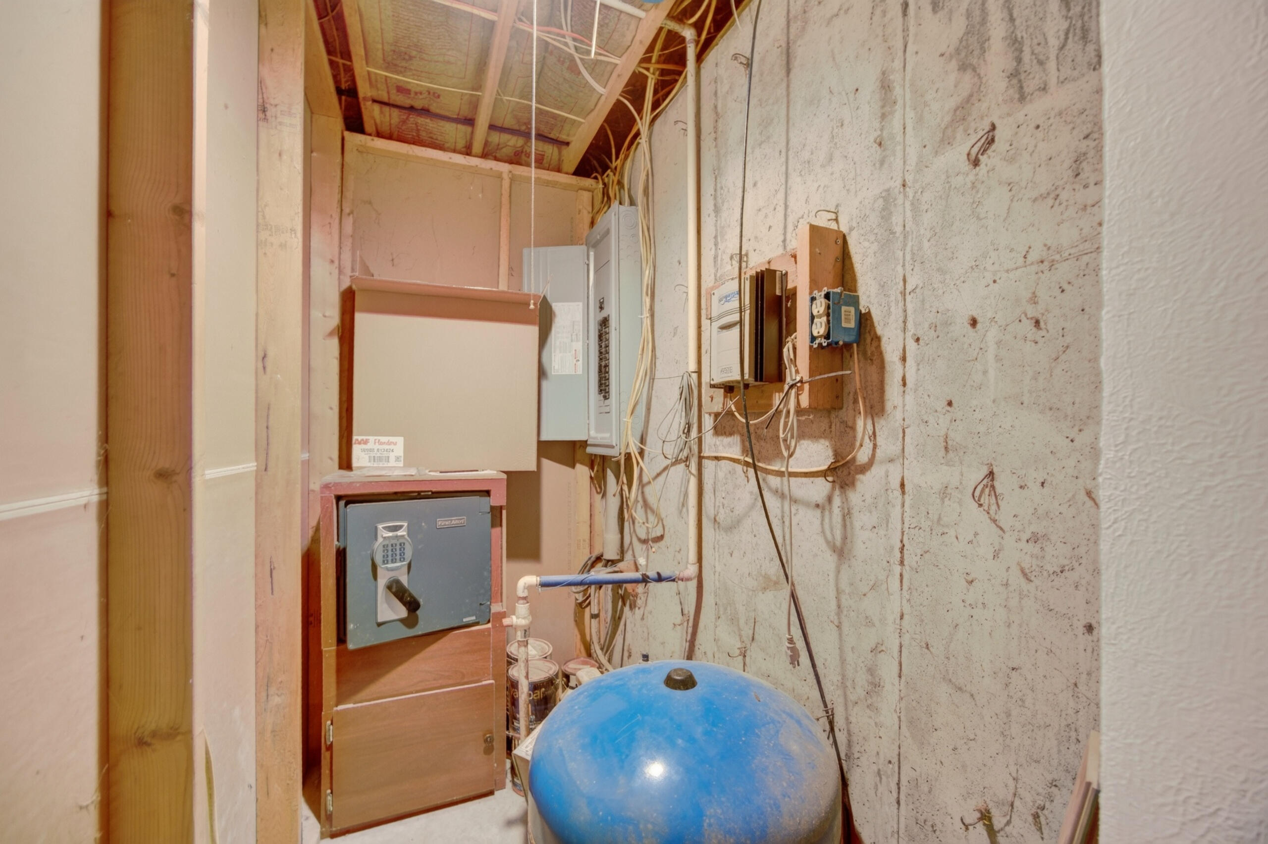 main property photo 40