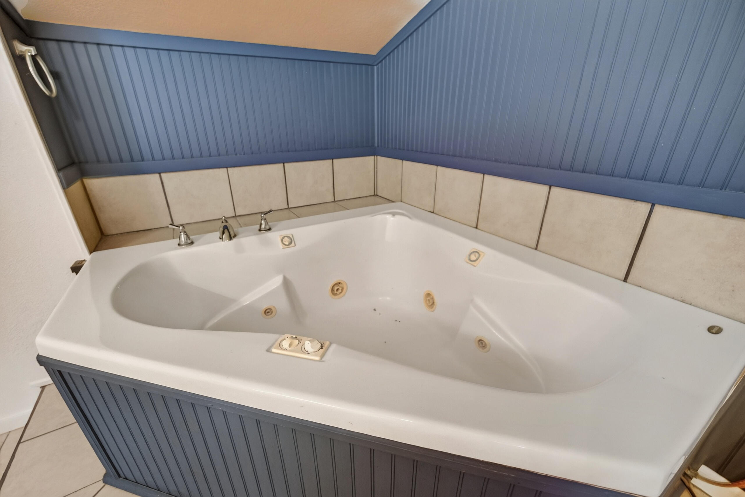 main property photo 70