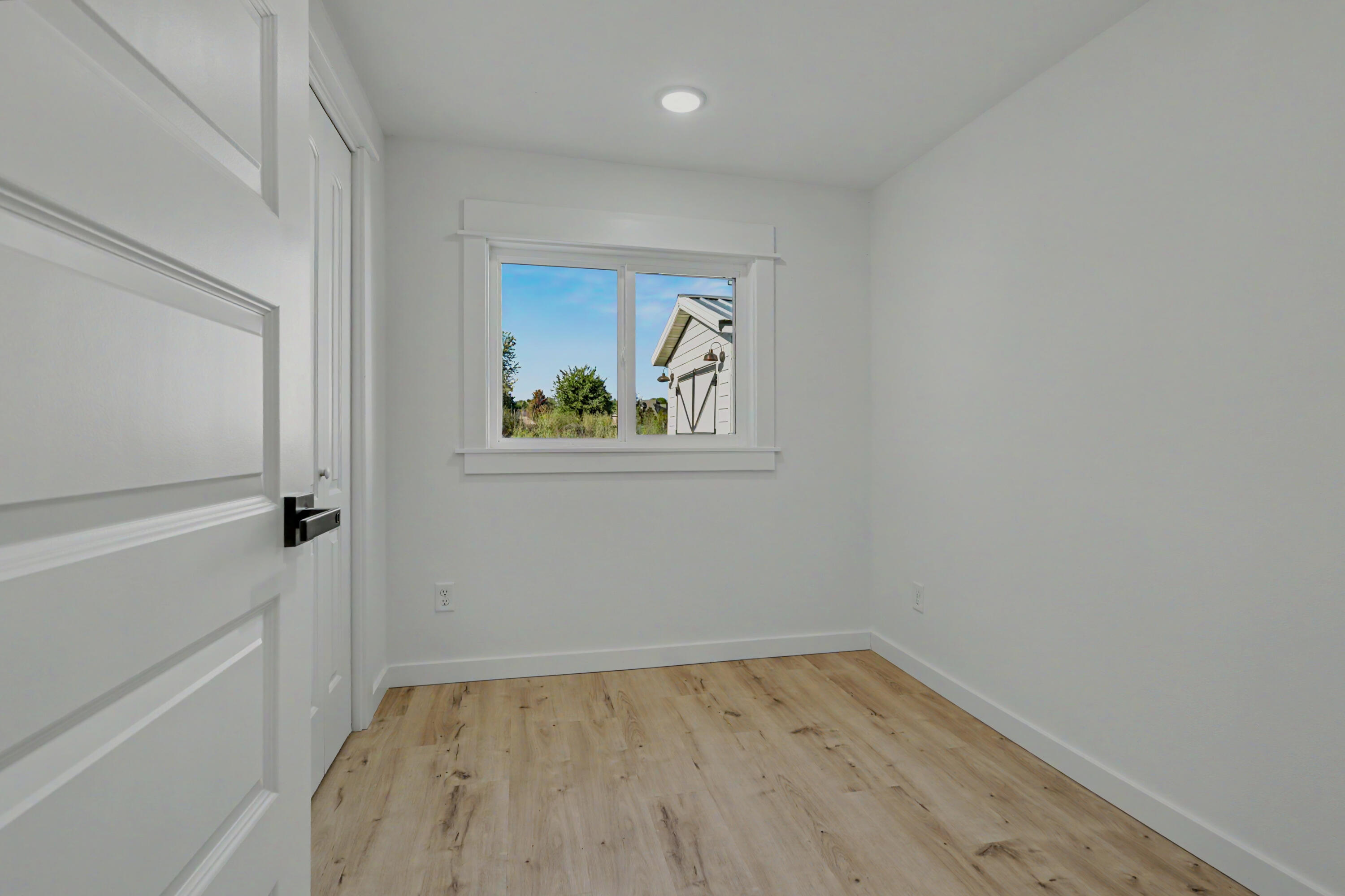 main property photo 78