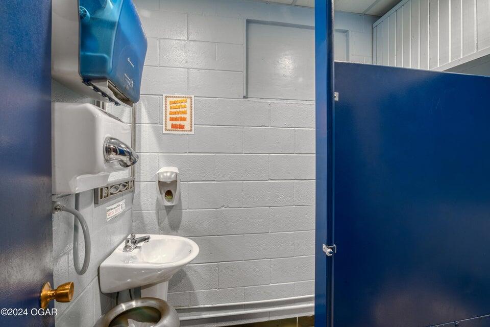 main property photo 12