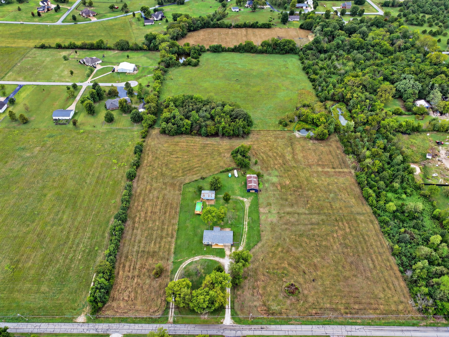 main property photo 33