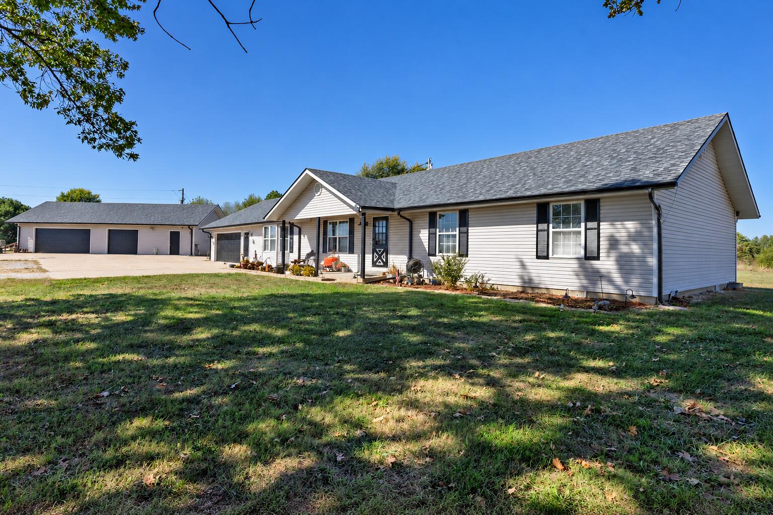 main property photo 40