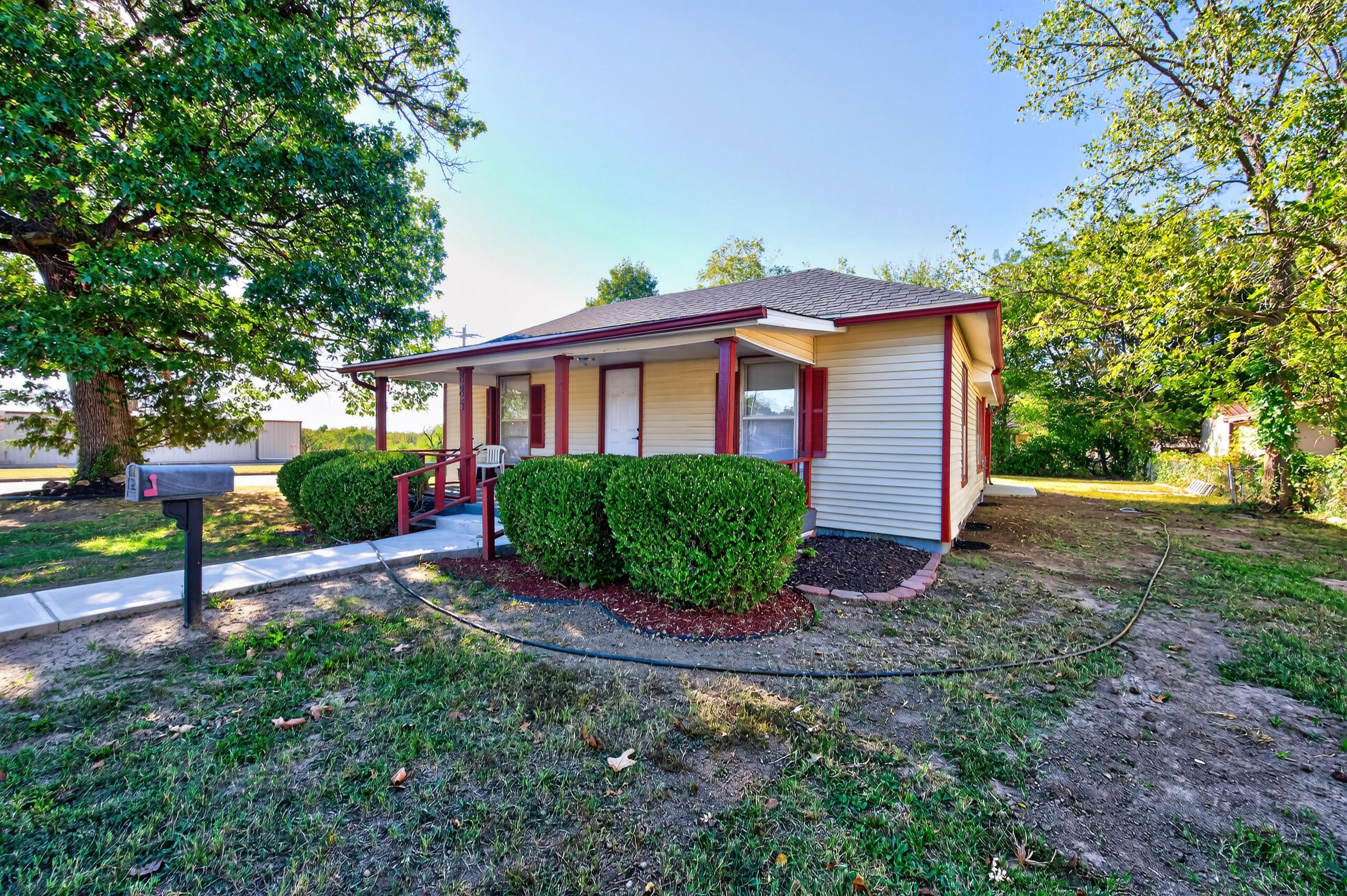 main property photo 28