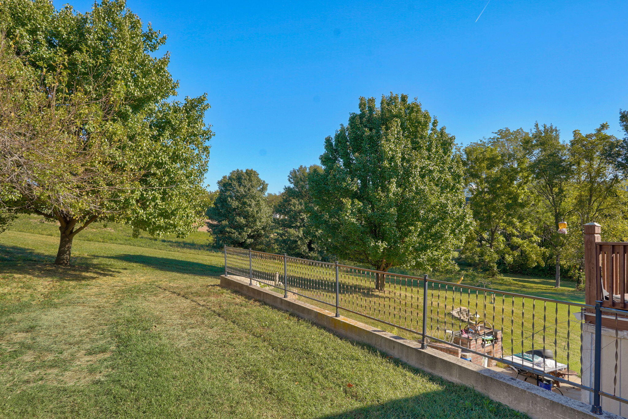 main property photo 30