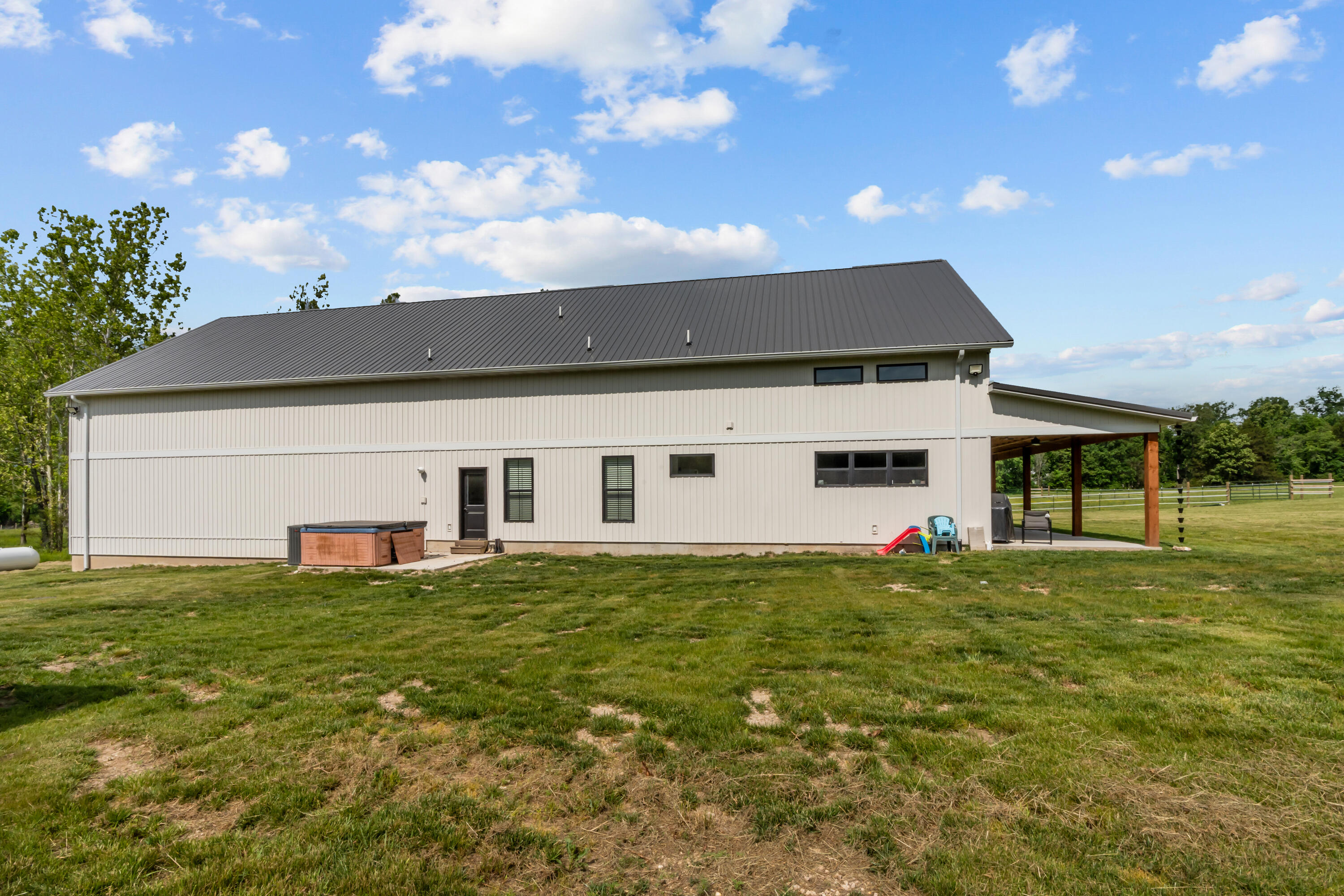 main property photo 14