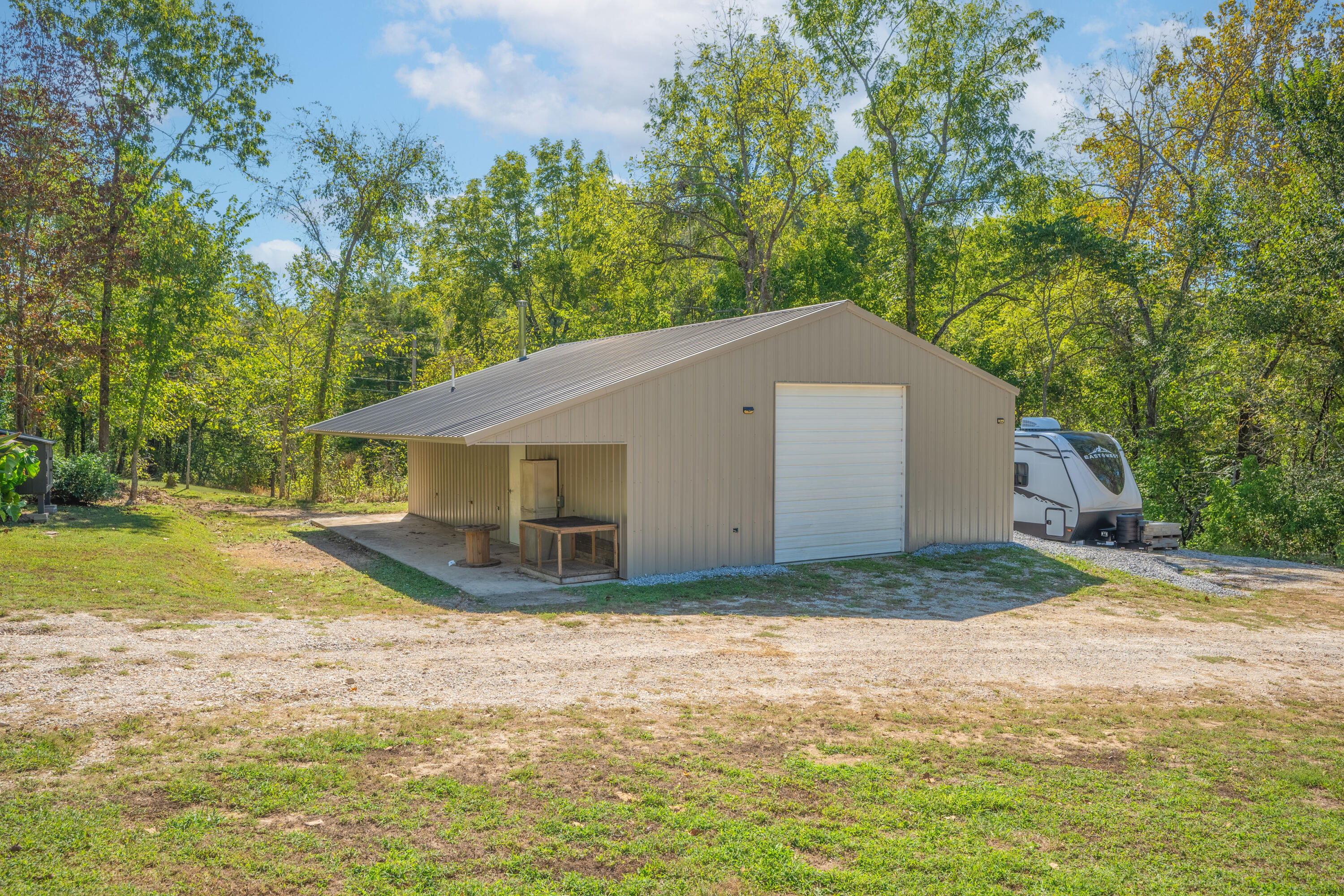 main property photo 28