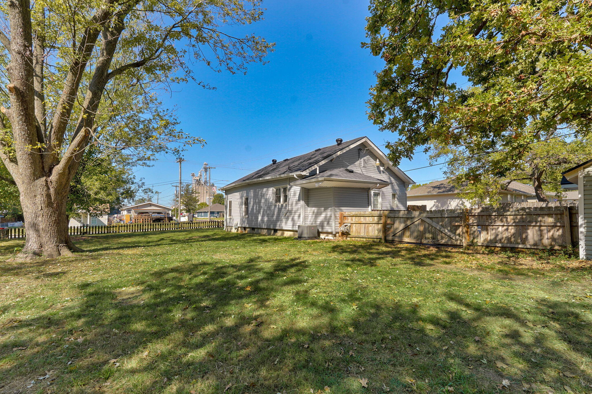 main property photo 23